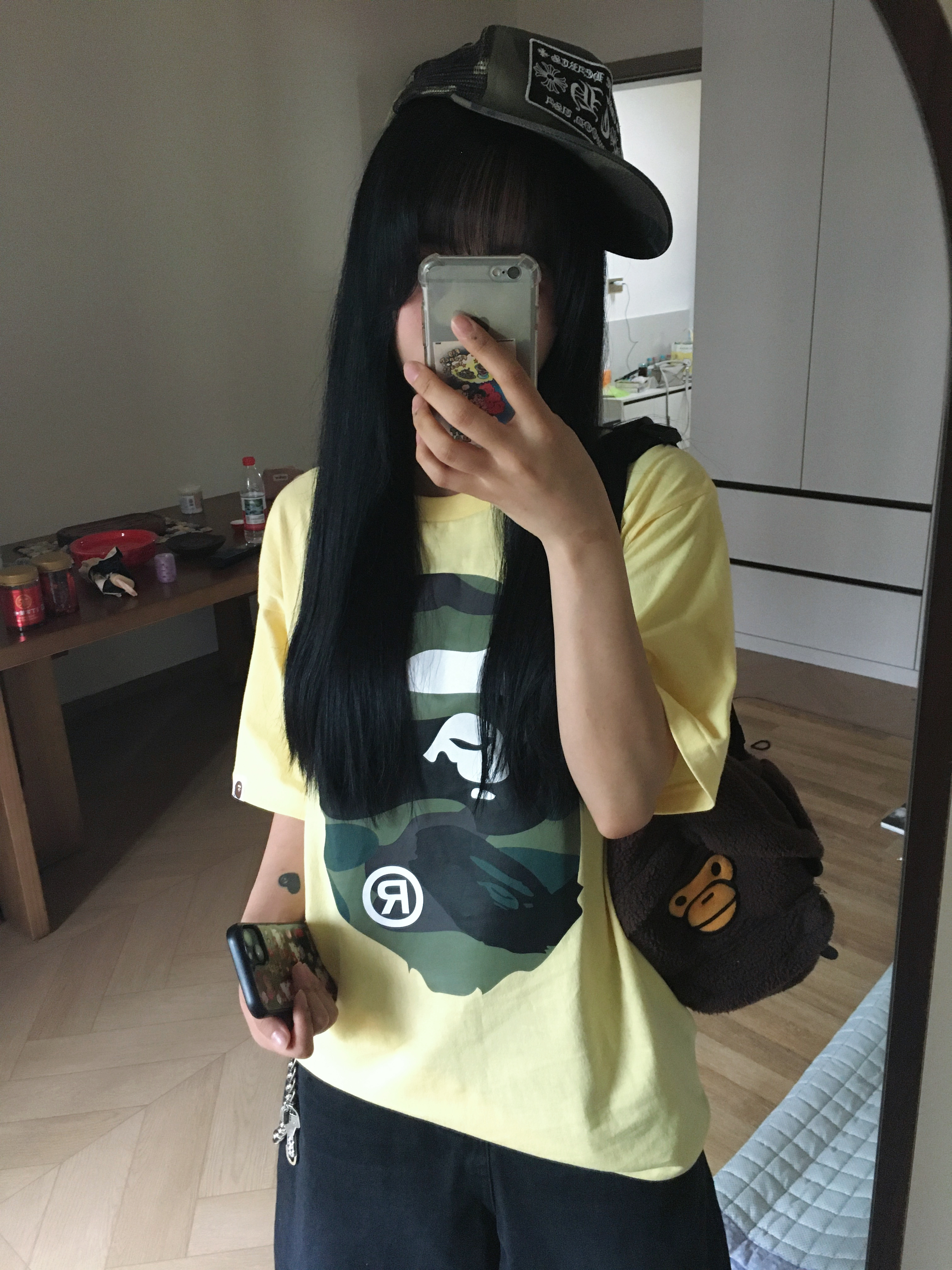 BAPE Baby Milo Mini Fur Backpack Brown, BAPE Giant 1st Camo Big Ape Head T-Shirt Yellow Green 착용 스타일 - 1