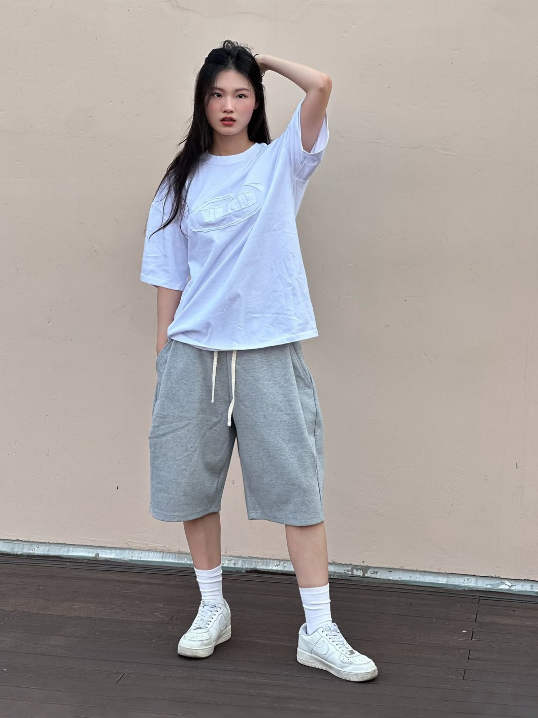 Knitted Bermuda Traning Half Pants Melange Grey 착용 스타일