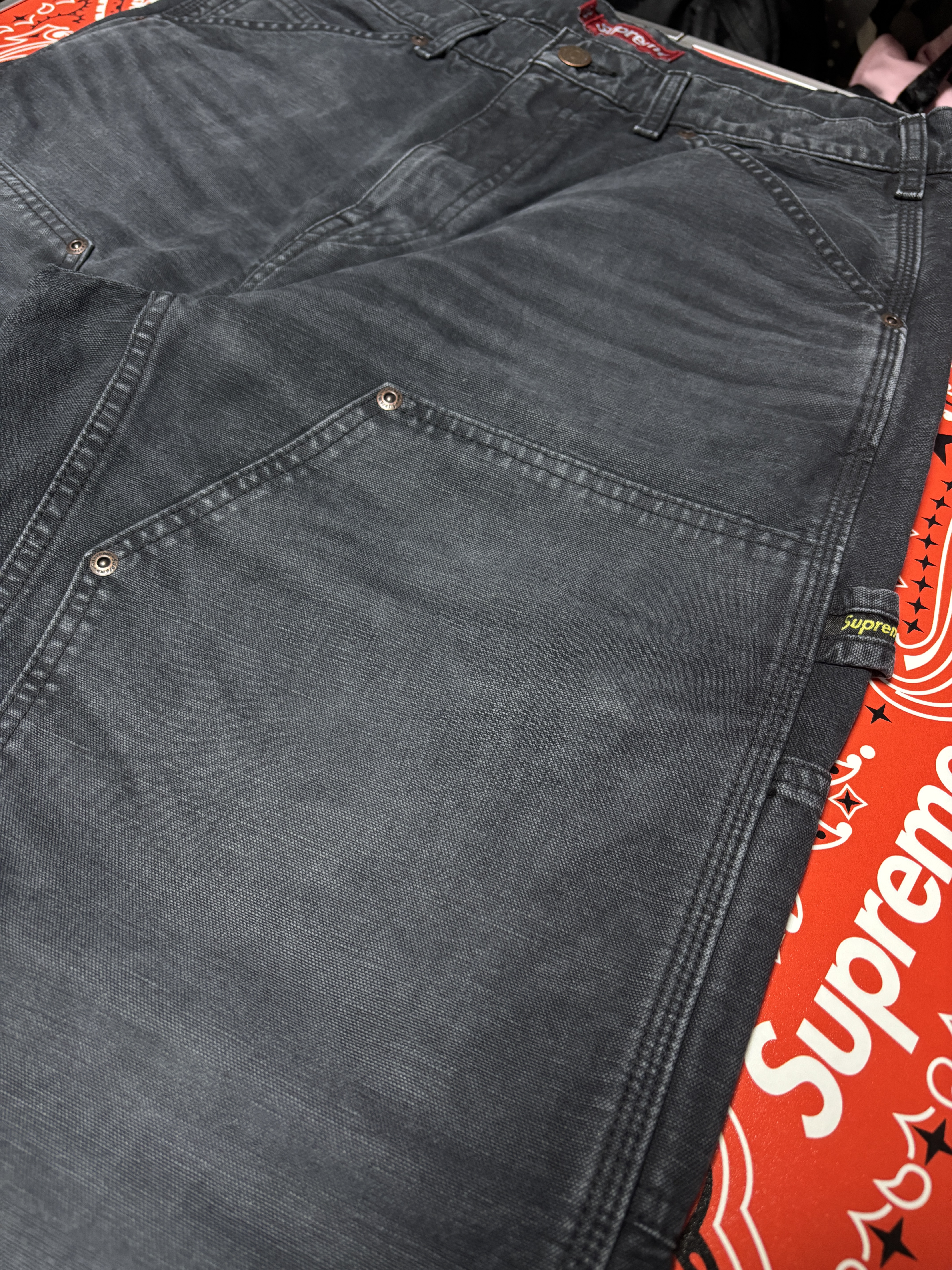 Supreme Worn Double Knee Painter Pants Black - 25SS 착용 스타일 - 2