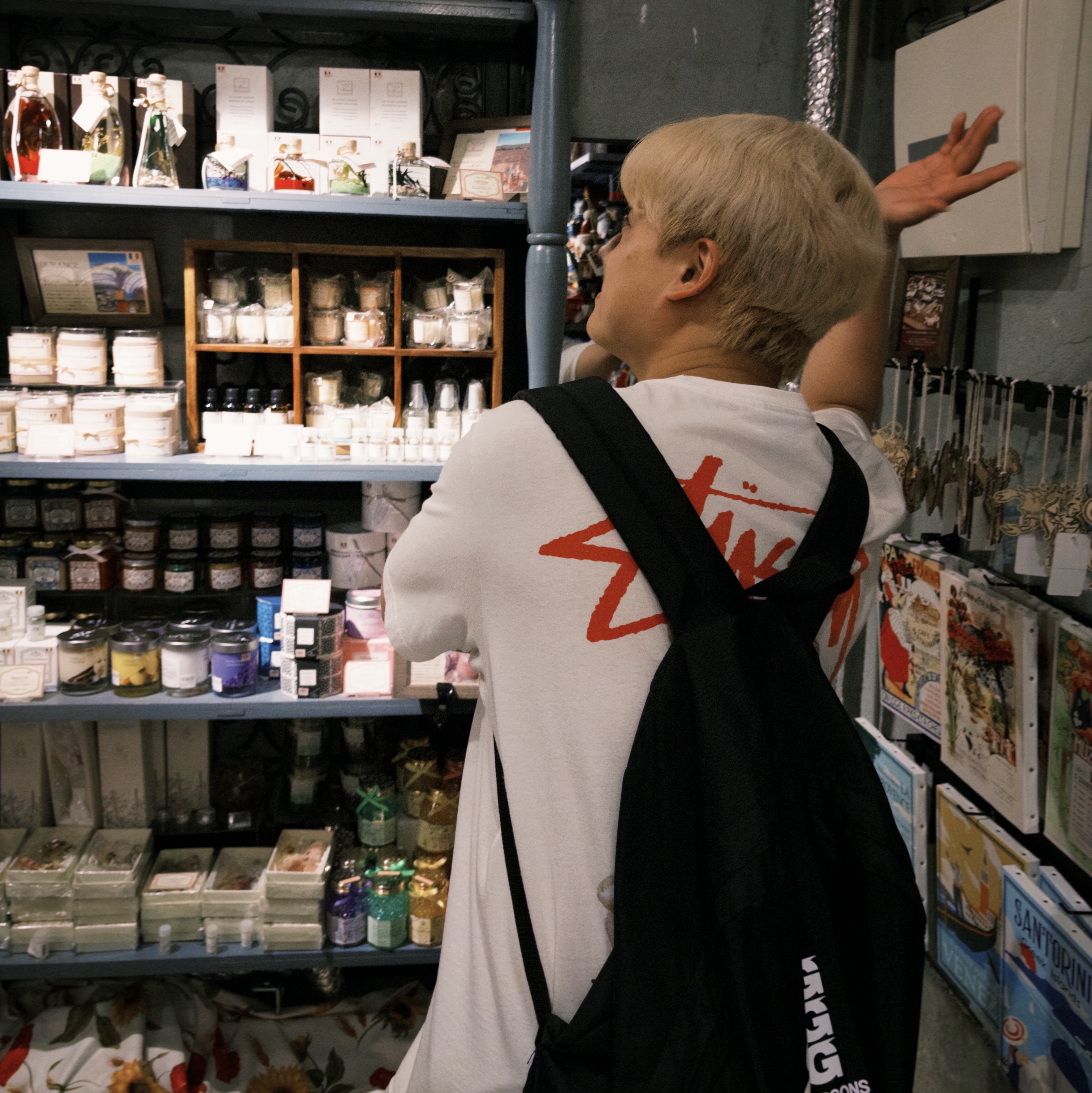 Stussy Built Tough T-Shirt White, CDG Backpack Black 착용 스타일 - 2