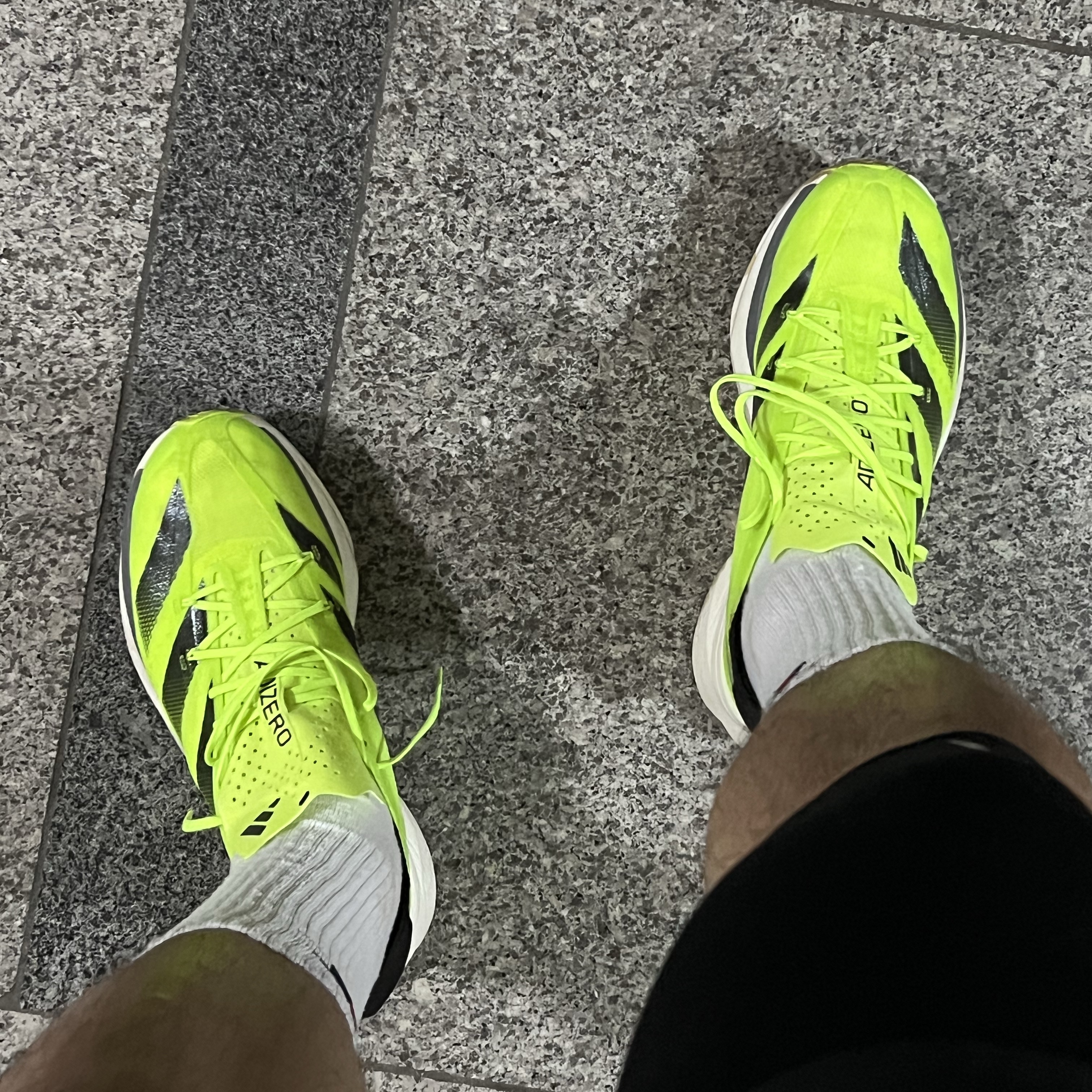 Adidas Adizero Adios Pro 3 Lucid Lemon Core Black 착용 스타일
