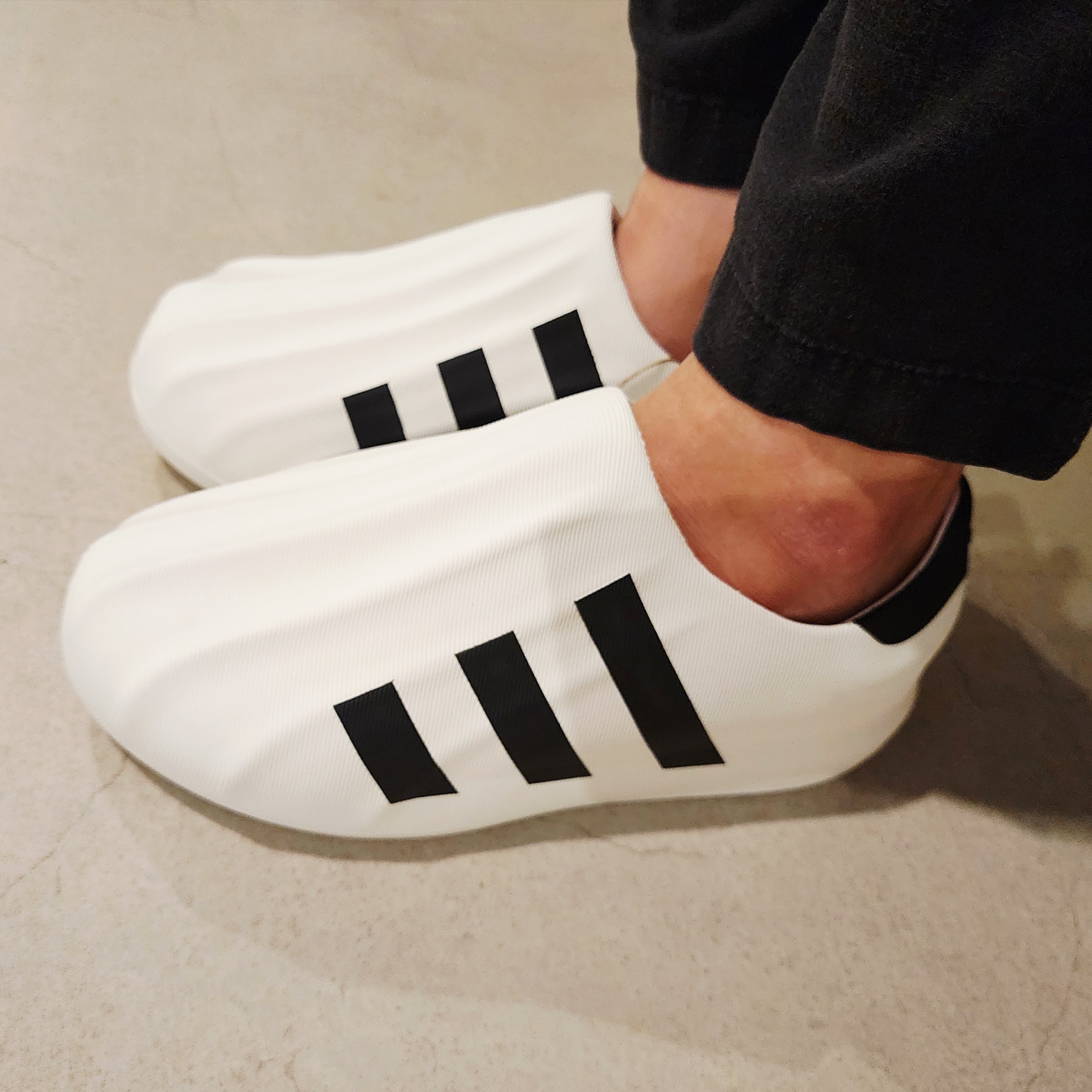 Adidas Adifom Superstar Core White 착용 스타일