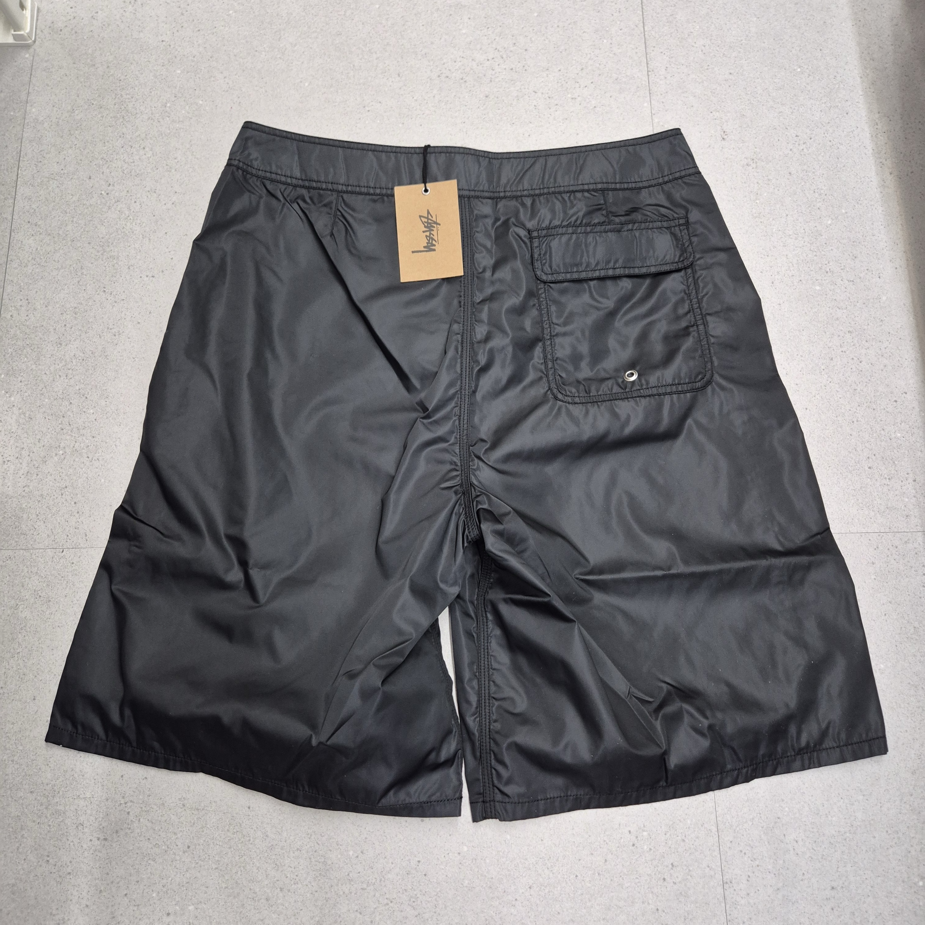 Stussy Surfman Board Shorts Black 착용 스타일 - 3