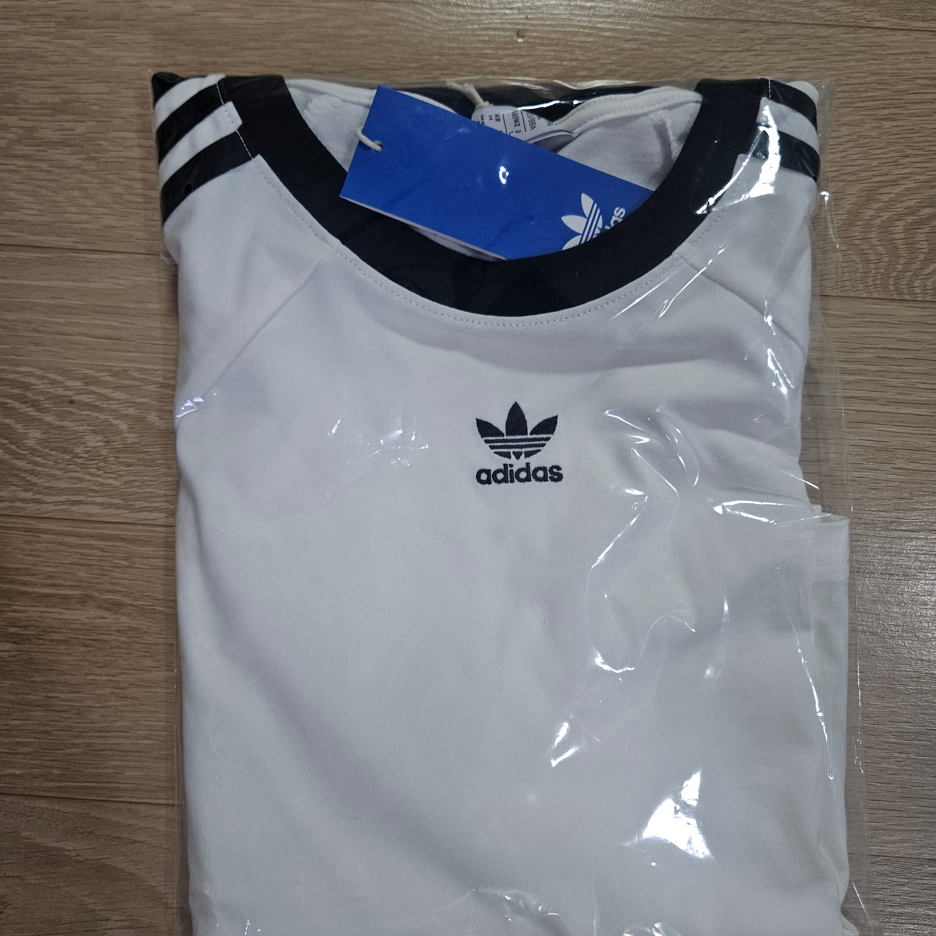 (W) Adidas Adicolor Sanjian Cali S/S T-Shirt Whi - US Sizingte 착용 스타일 - 1