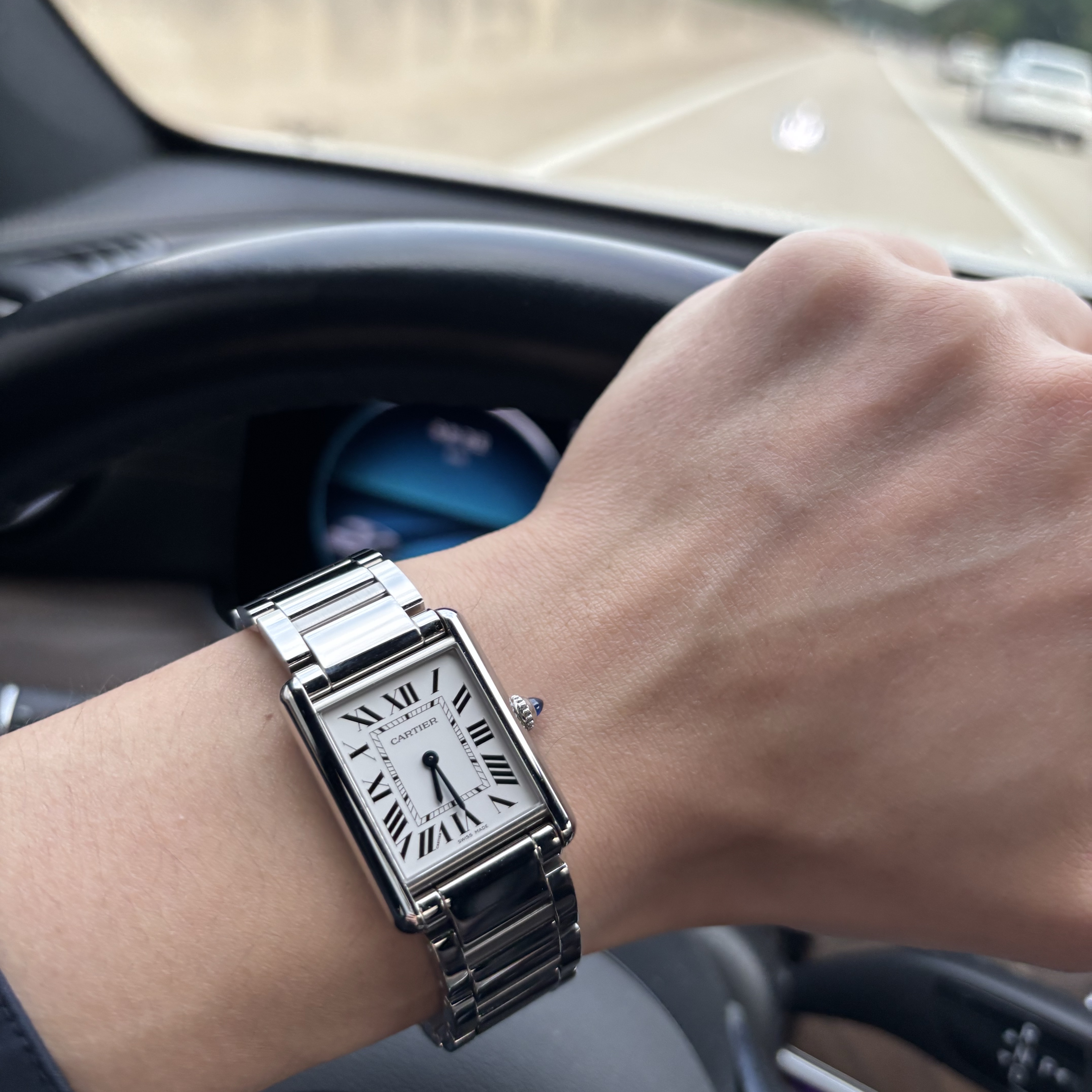 Cartier Tank Must Watch Large Quartz Steel Bracelet Steel 착용 스타일