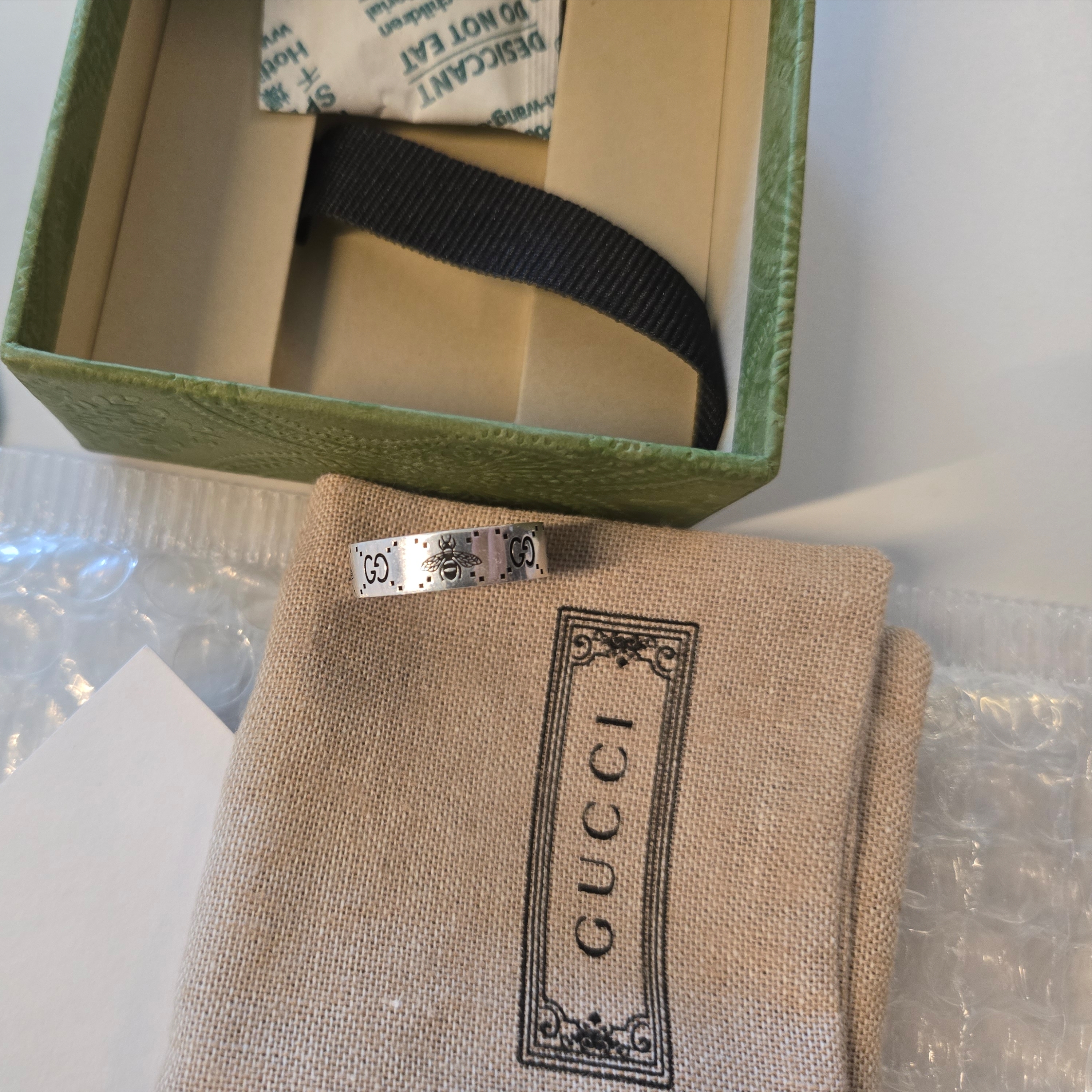 Gucci Double G Bee Engraved Ring Silver 착용 스타일 - 2