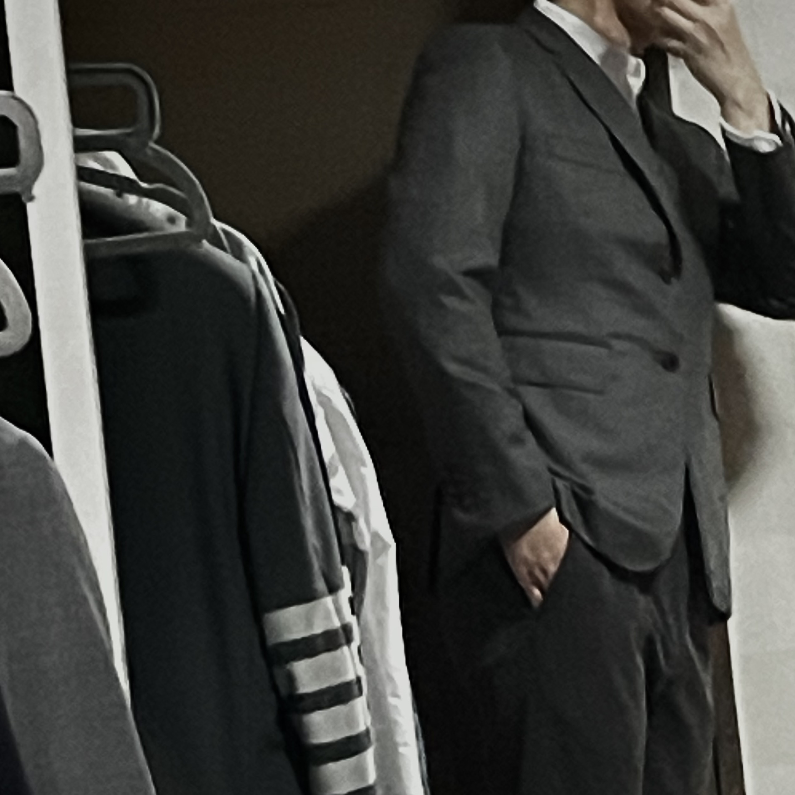 Thom Browne Super 120S Wool Twill Classic Suit Medium Grey, Thom Browne Cotton Oxford Grosgrain Placket Shirt White 착용 스타일