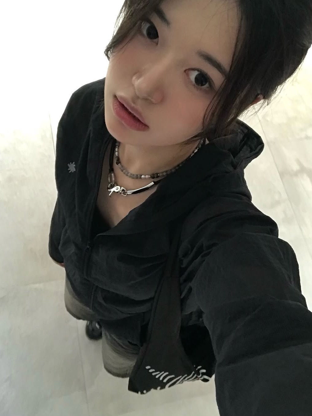 SLOW RECORD HOUSE Unisex Mesh Lightweight Jacket Black 착용 스타일 - 1
