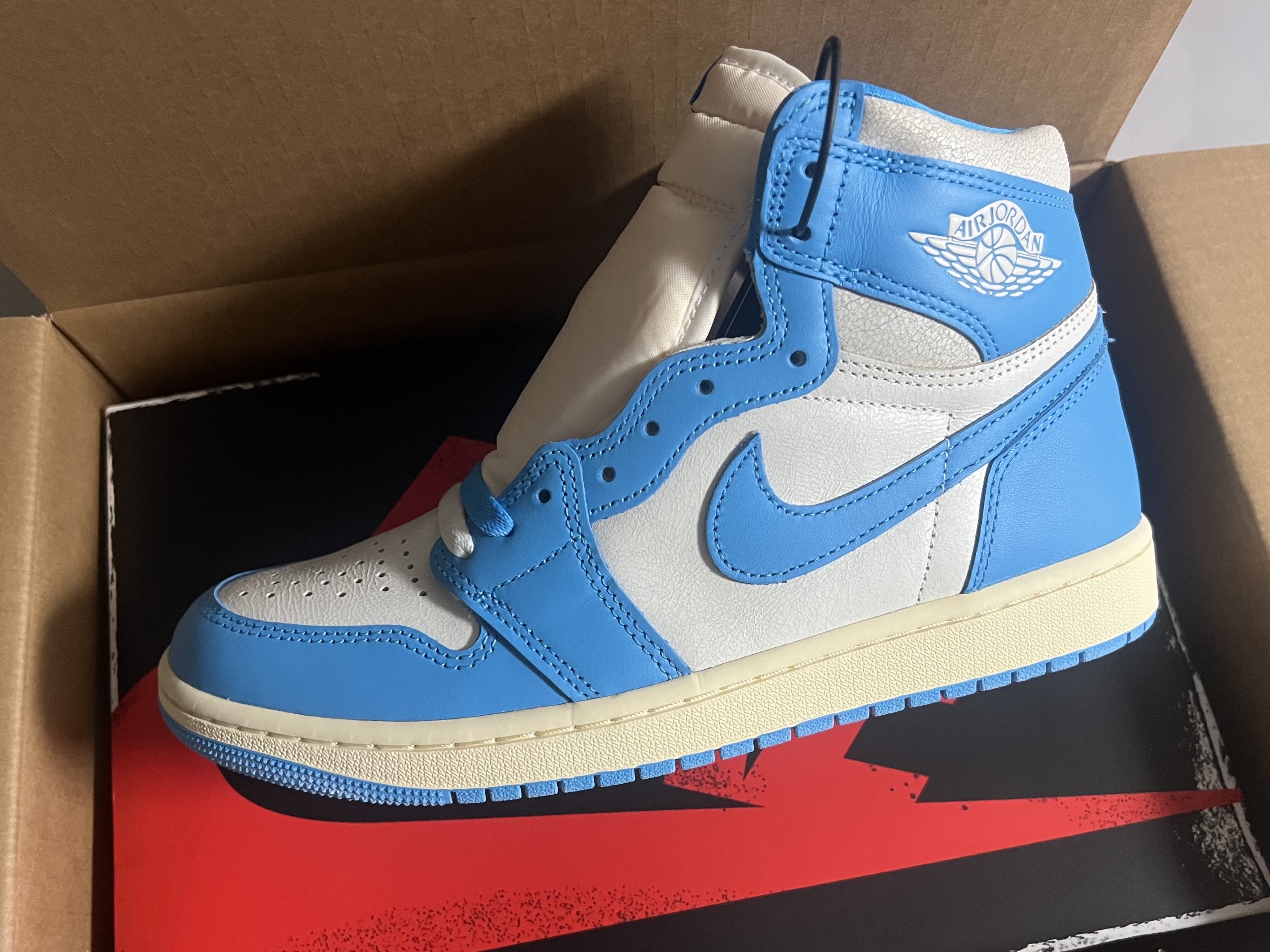 Jordan 1 Retro High OG UNC Reimagined 착용 스타일