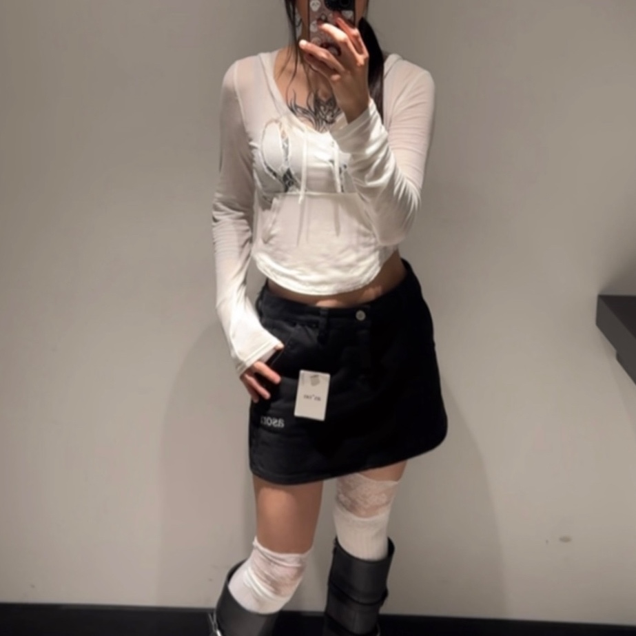 (W) Glowny x Simihaze Muffin Hoodie Top White, (W) Glowny x Simihaze Posh Lace Knee Socks White 착용 스타일 - 1
