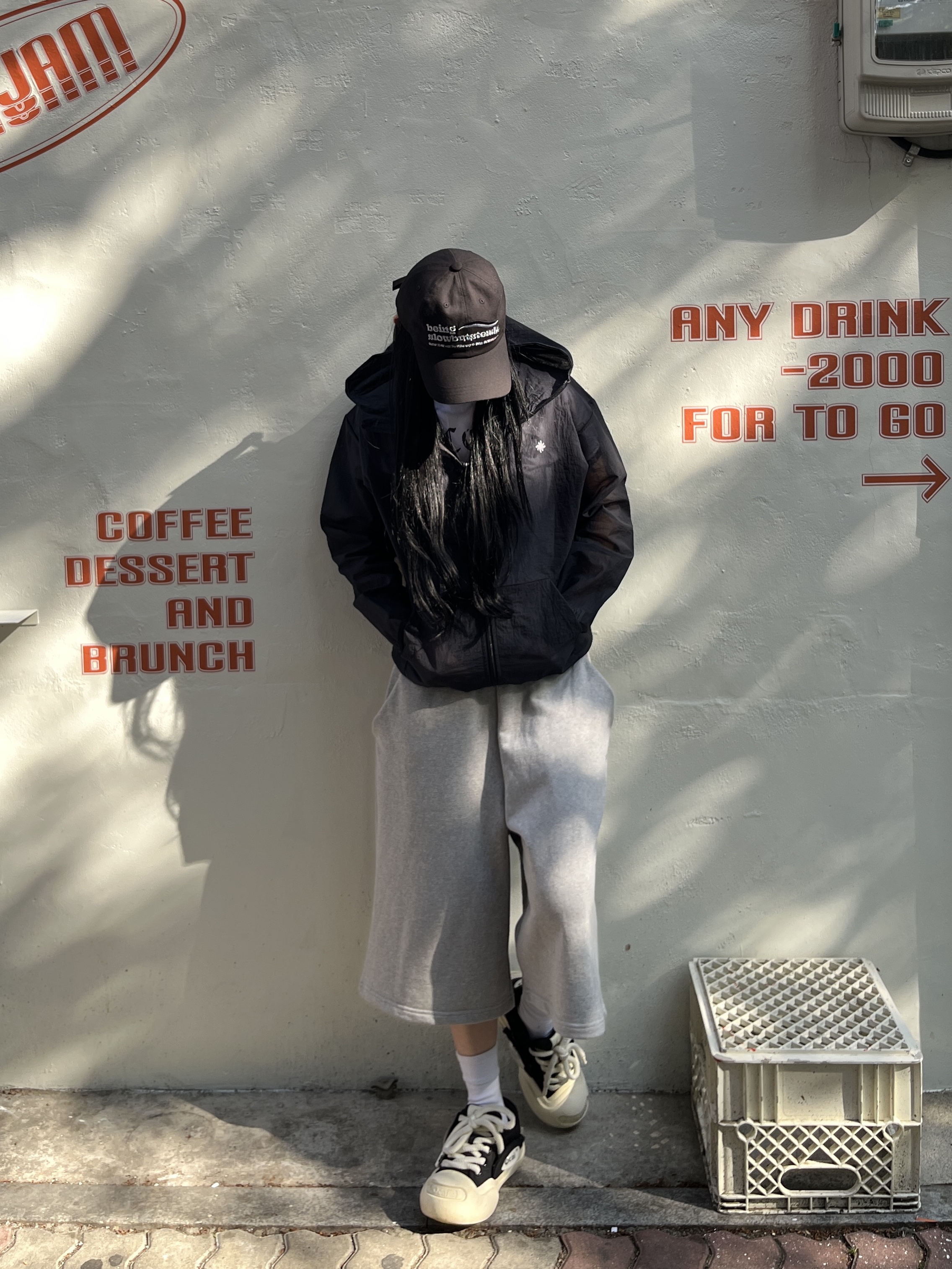 SLOW RECORD HOUSE Unisex Mesh Lightweight Jacket Black 착용 스타일 - 6