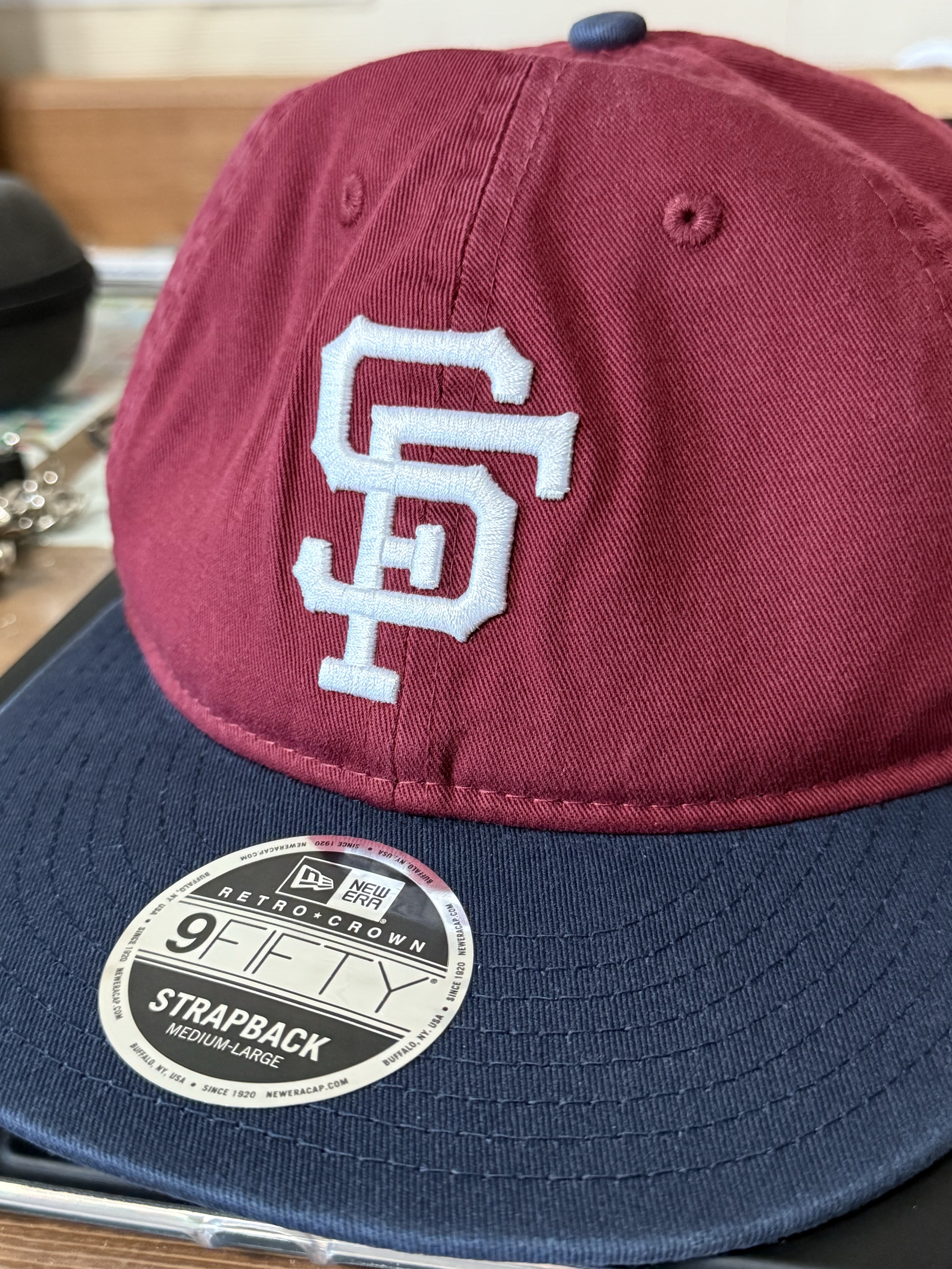 New Era x Thisisneverthat TNT RC950 San Francisco Giants Ball Cap Red 착용 스타일