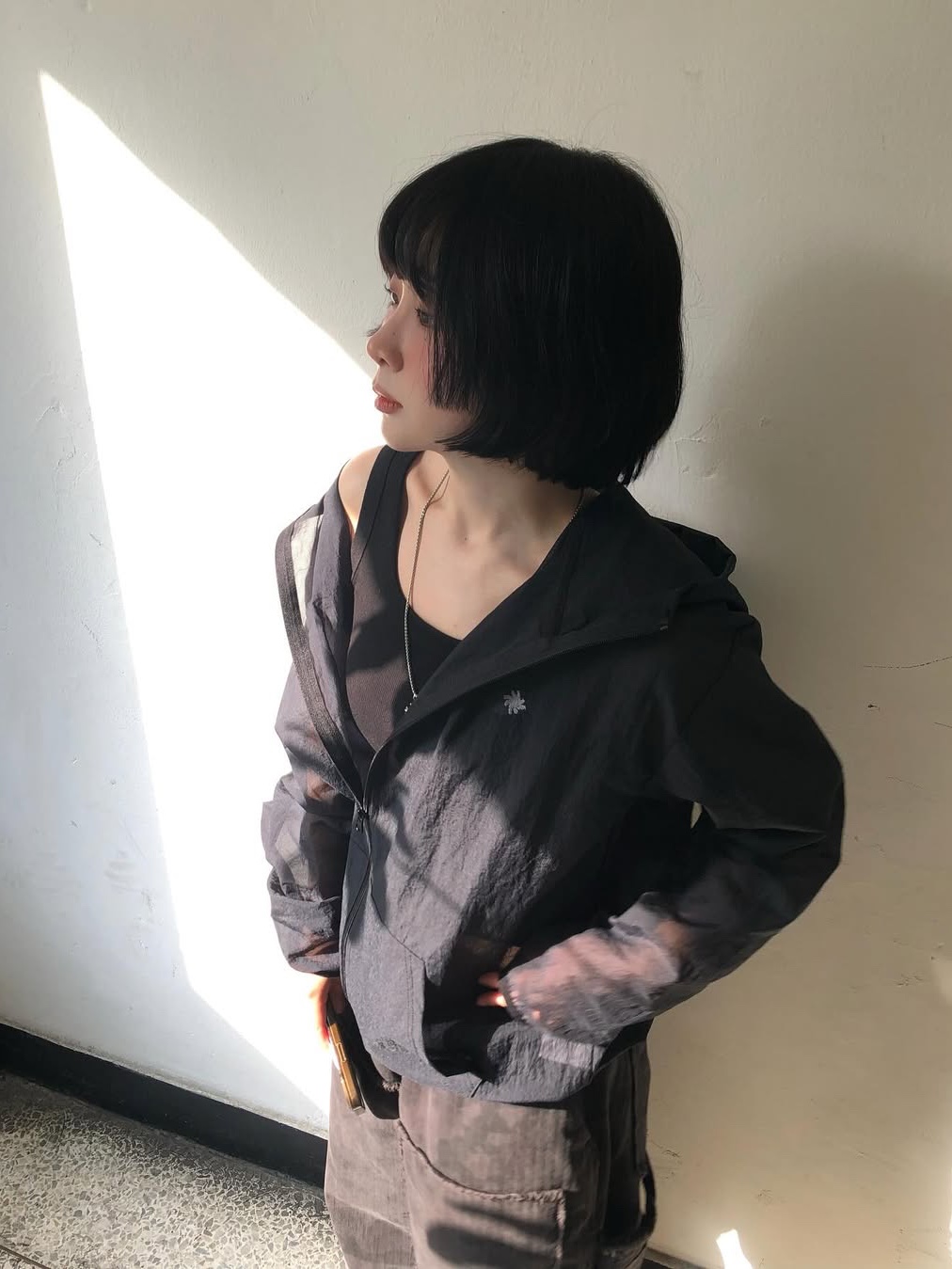 SLOW RECORD HOUSE Unisex Mesh Lightweight Jacket Black 착용 스타일 - 1