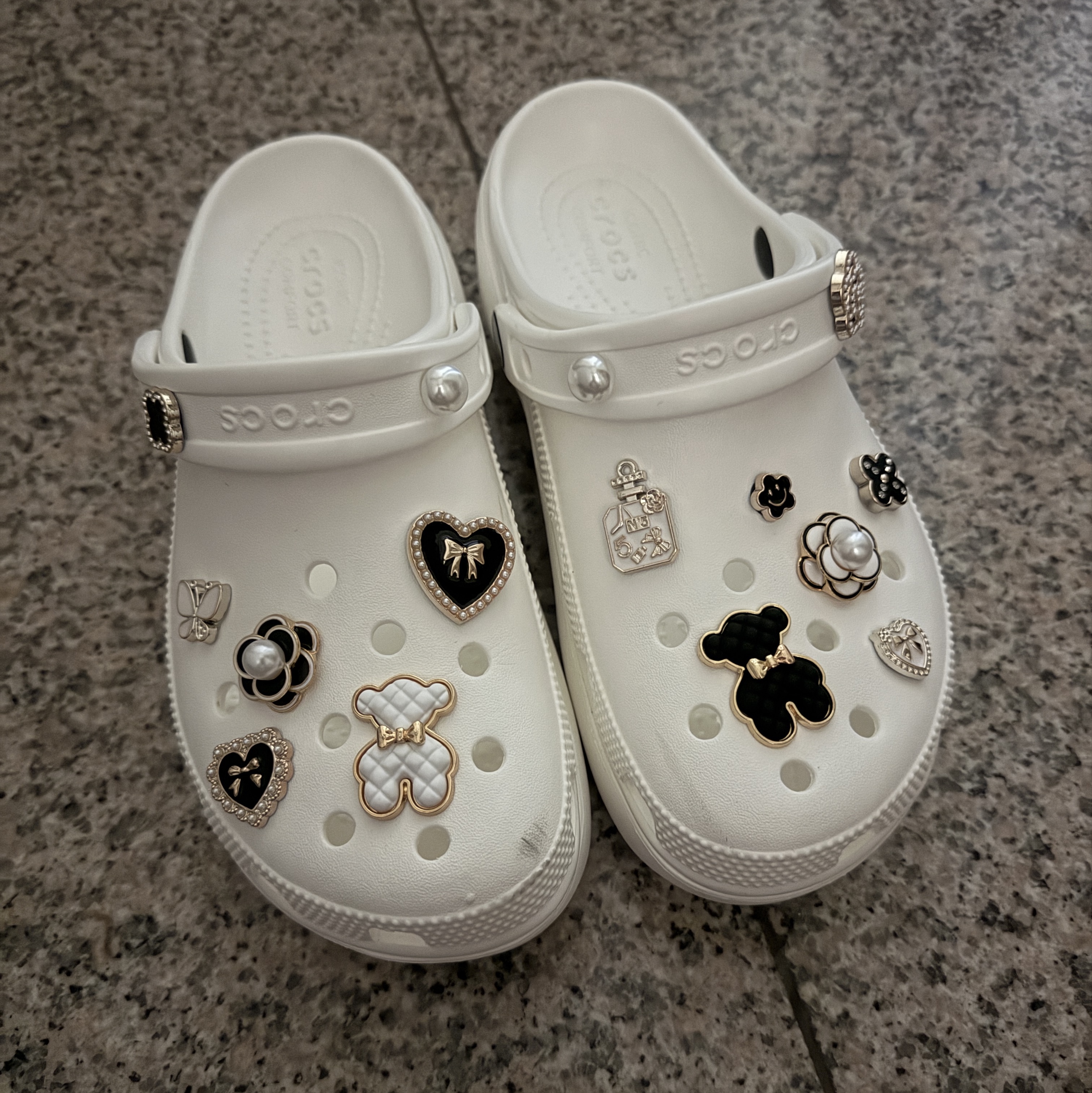 (W) Crocs Classic Platform Clog White 착용 스타일