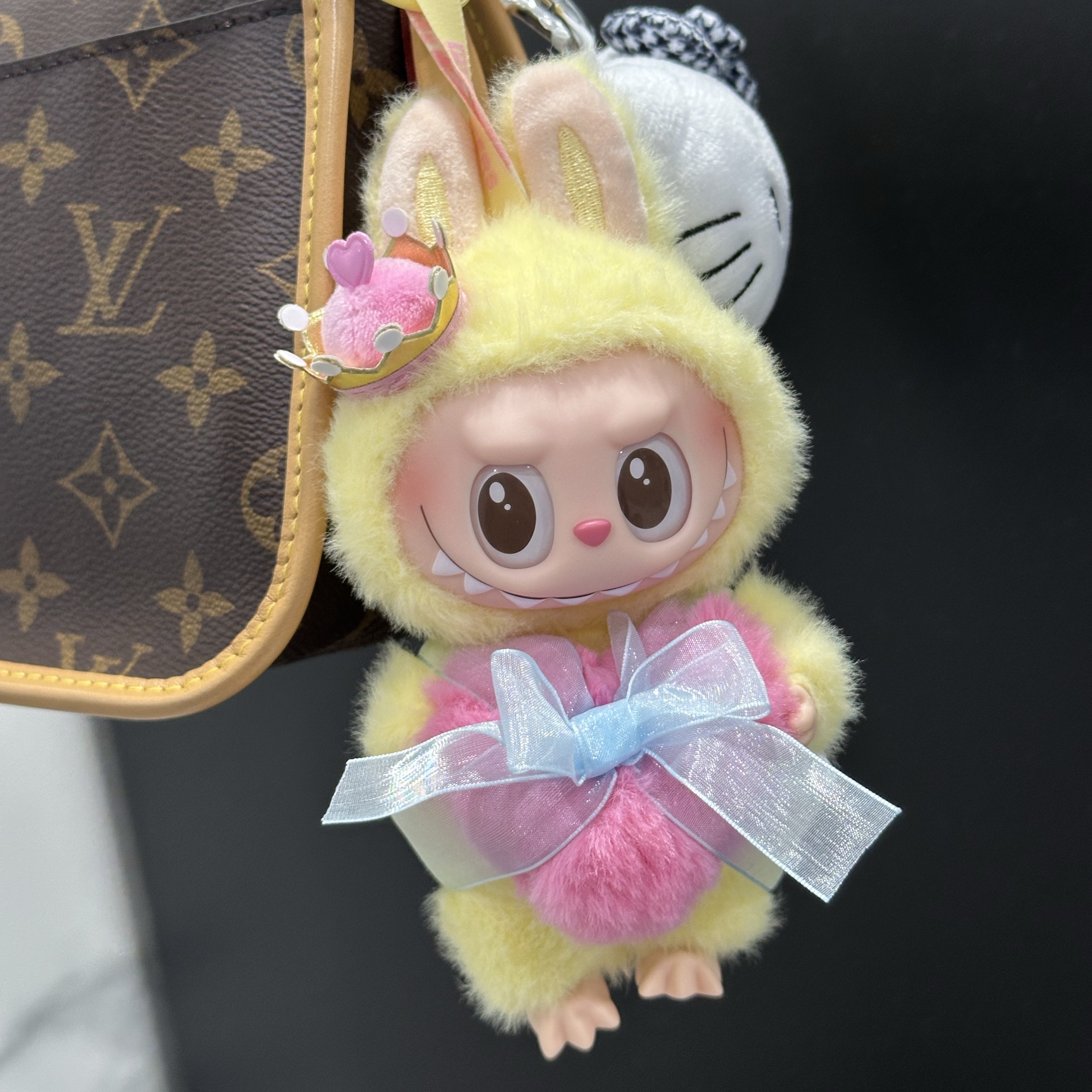 Pop Mart The Monsters Checkmate Series Plush Keyring 착용 스타일 - 1