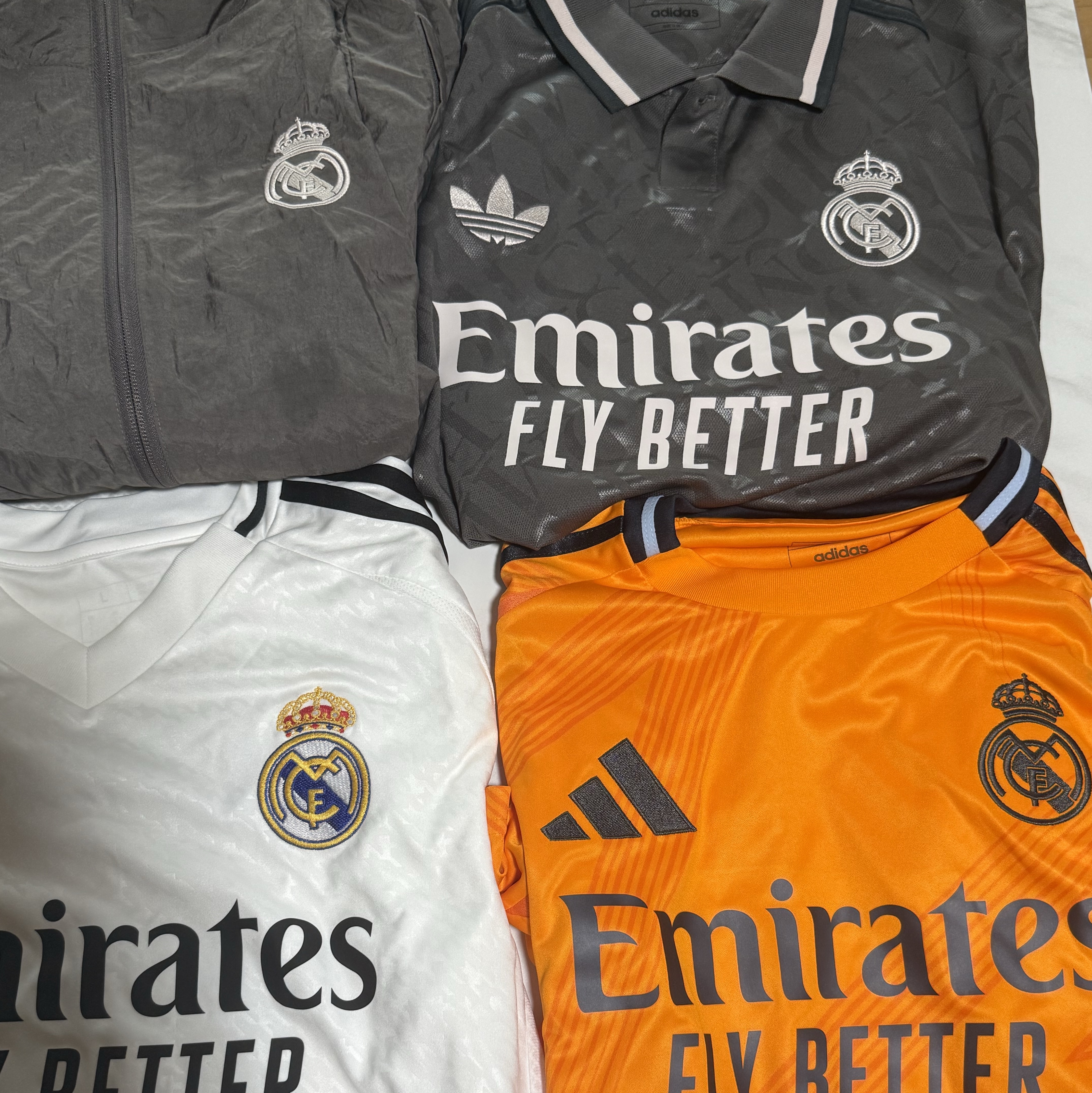 Adidas Real Madrid 2024/25 Home Jersey White - KR Sizing (Non Marking Ver.), Adidas Real Madrid 2024/25 3rd Jersey Charcoal - KR Sizing (Non Marking Ver.) 착용 스타일 - 2