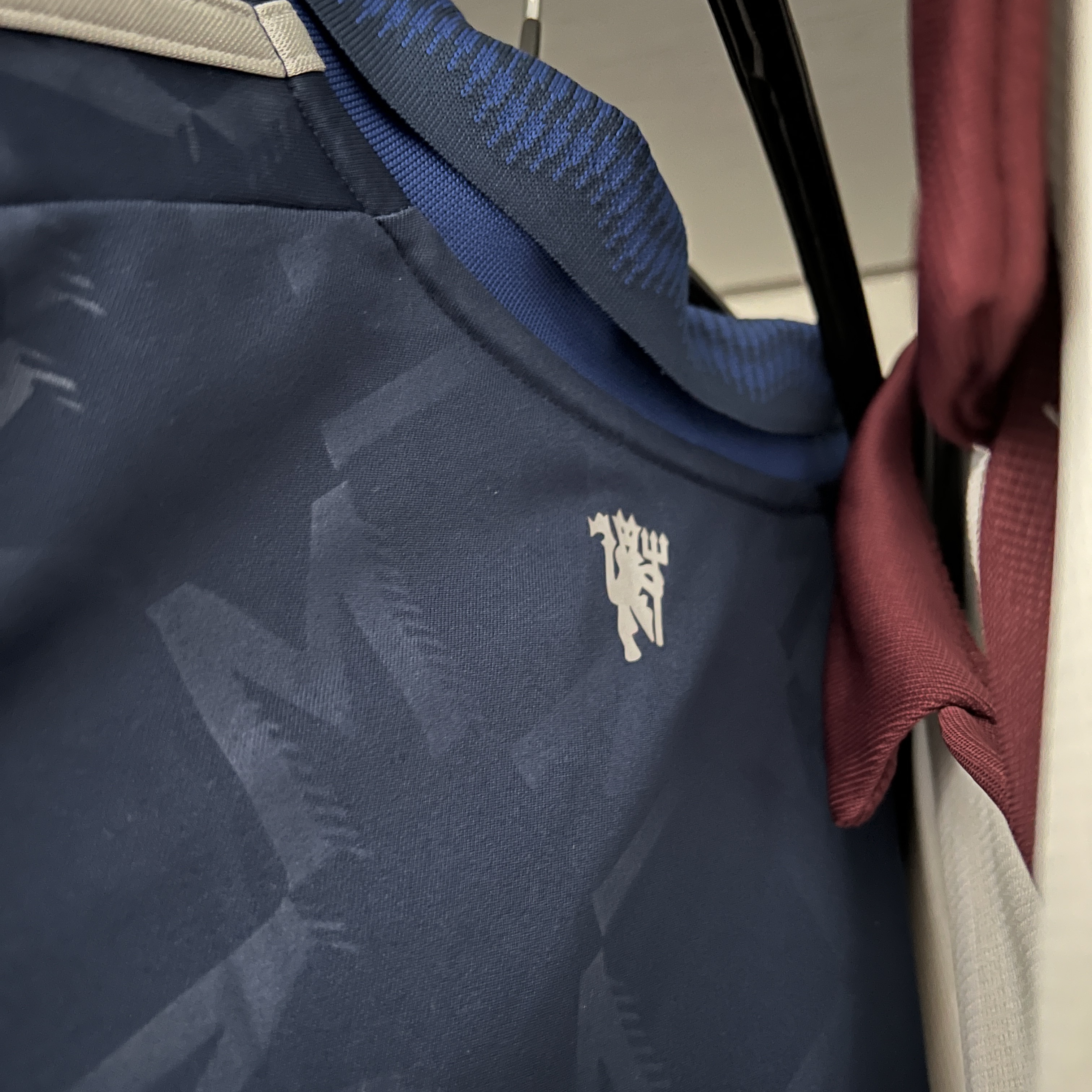 Adidas Manchester United 2024/25 Away Jersey Night Indigo - KR Sizing (Non Marking Ver.) 착용 스타일
