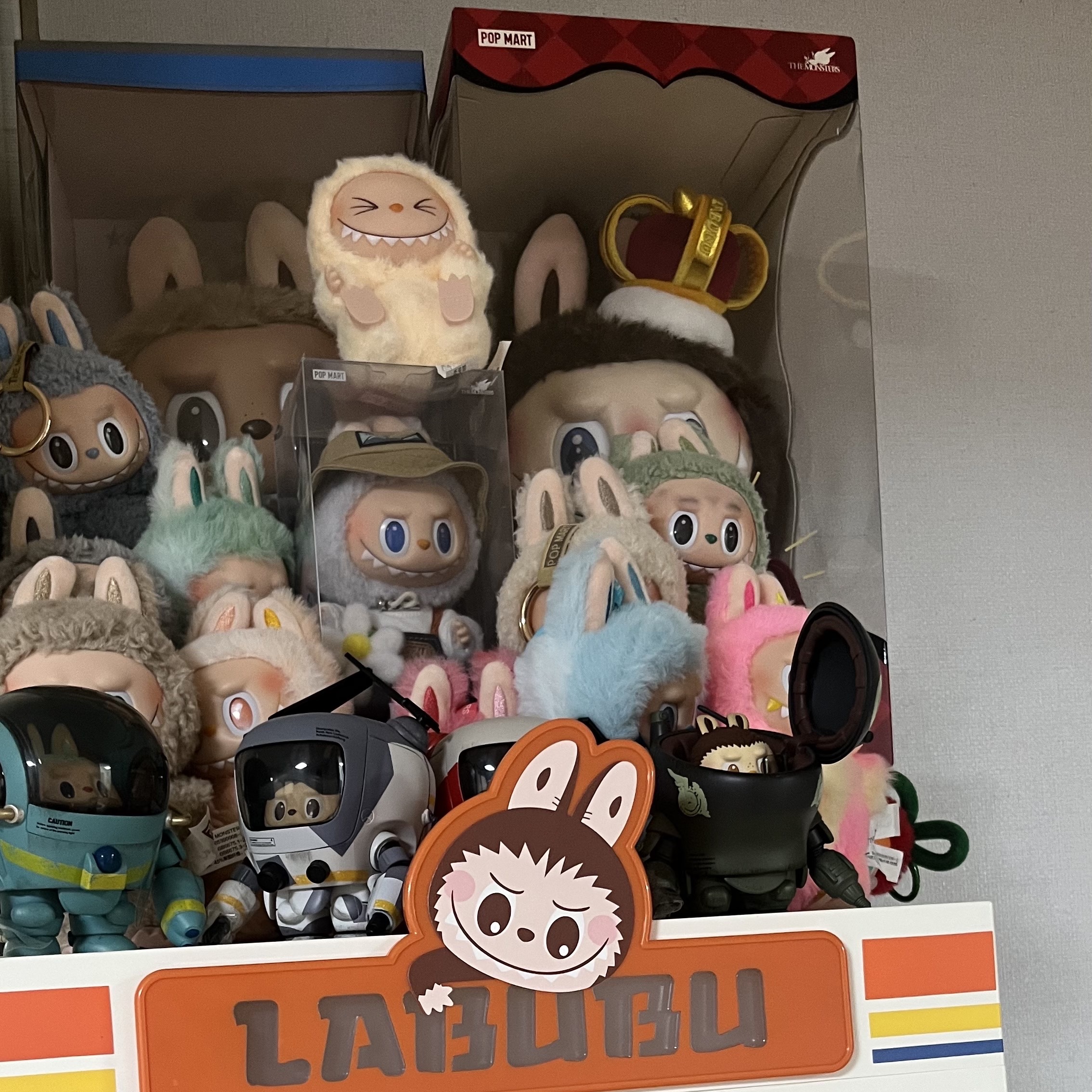 Pop Mart The Monsters Checkmate Series Doll 착용 스타일