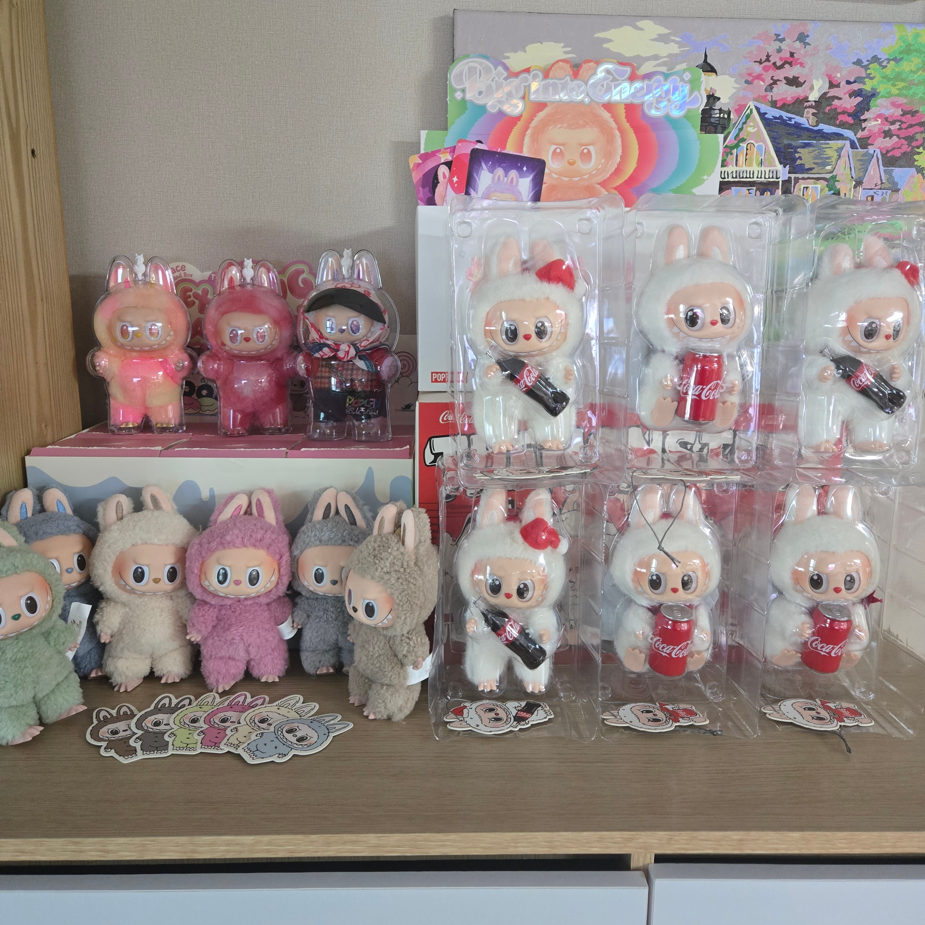 Pop Mart The Monsters Labubu Tasty Macarons Series Sealed Case (6 Blind Boxes) 착용 스타일 - 4