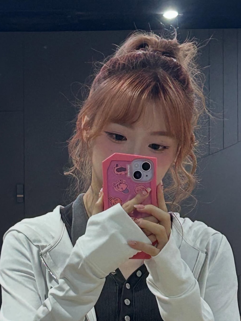 Gragg Landing Corner Case - Clear Pink 착용 스타일