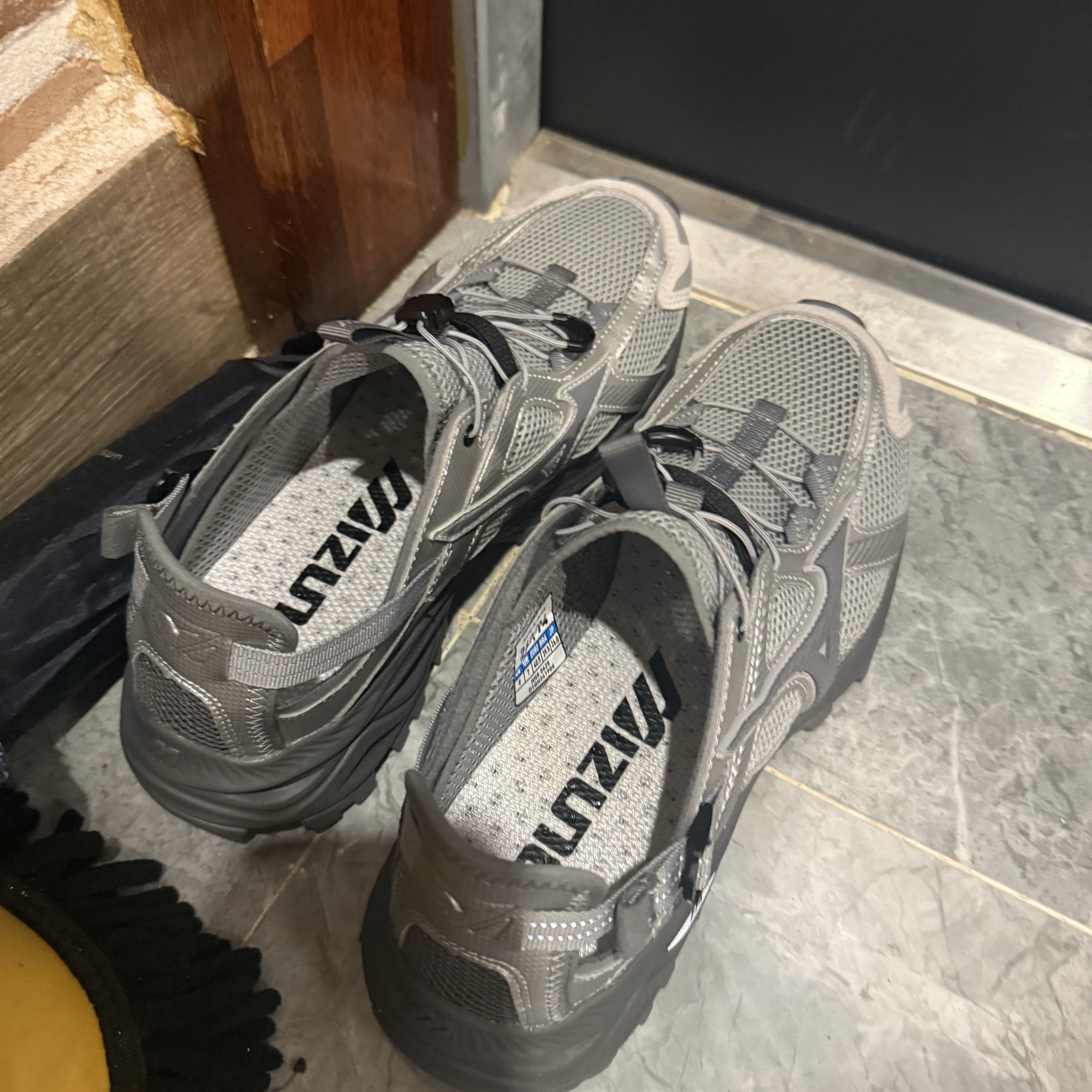 Mizuno Racer Trail SE Silver Grey 착용 스타일