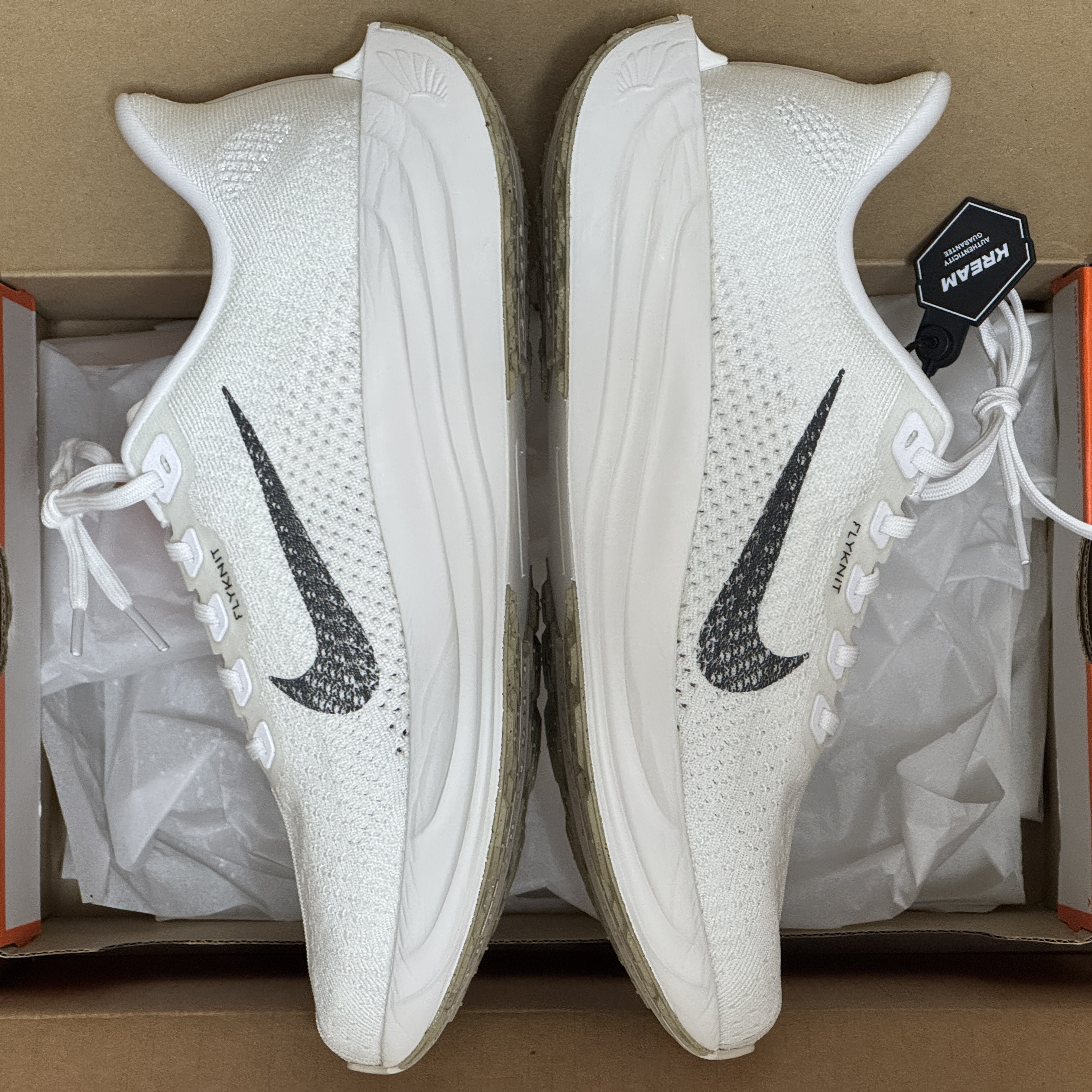 Nike Pegasus Plus  White Sail 착용 스타일 - 3