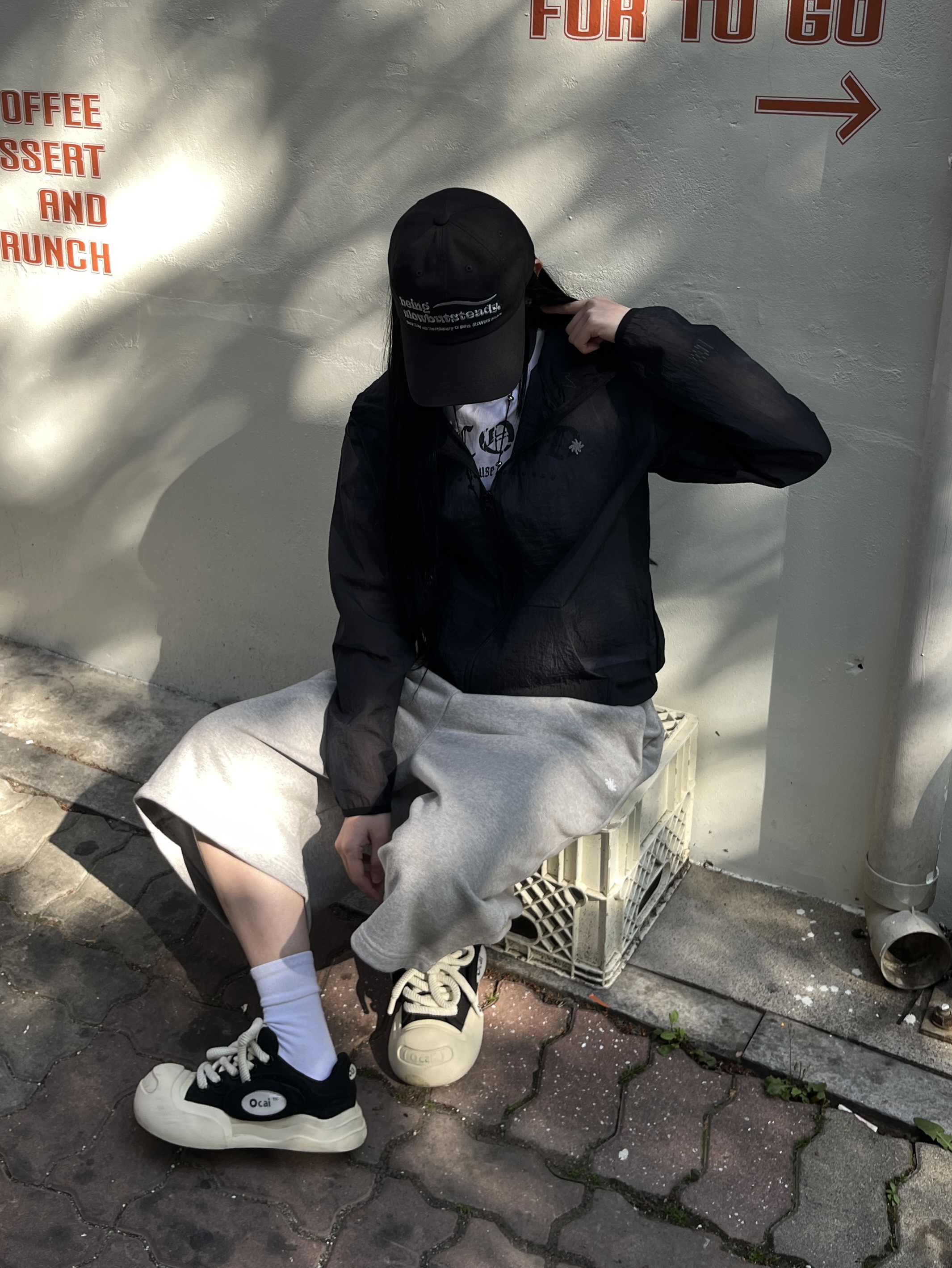 SLOW RECORD HOUSE Unisex Mesh Lightweight Jacket Black 착용 스타일 - 10