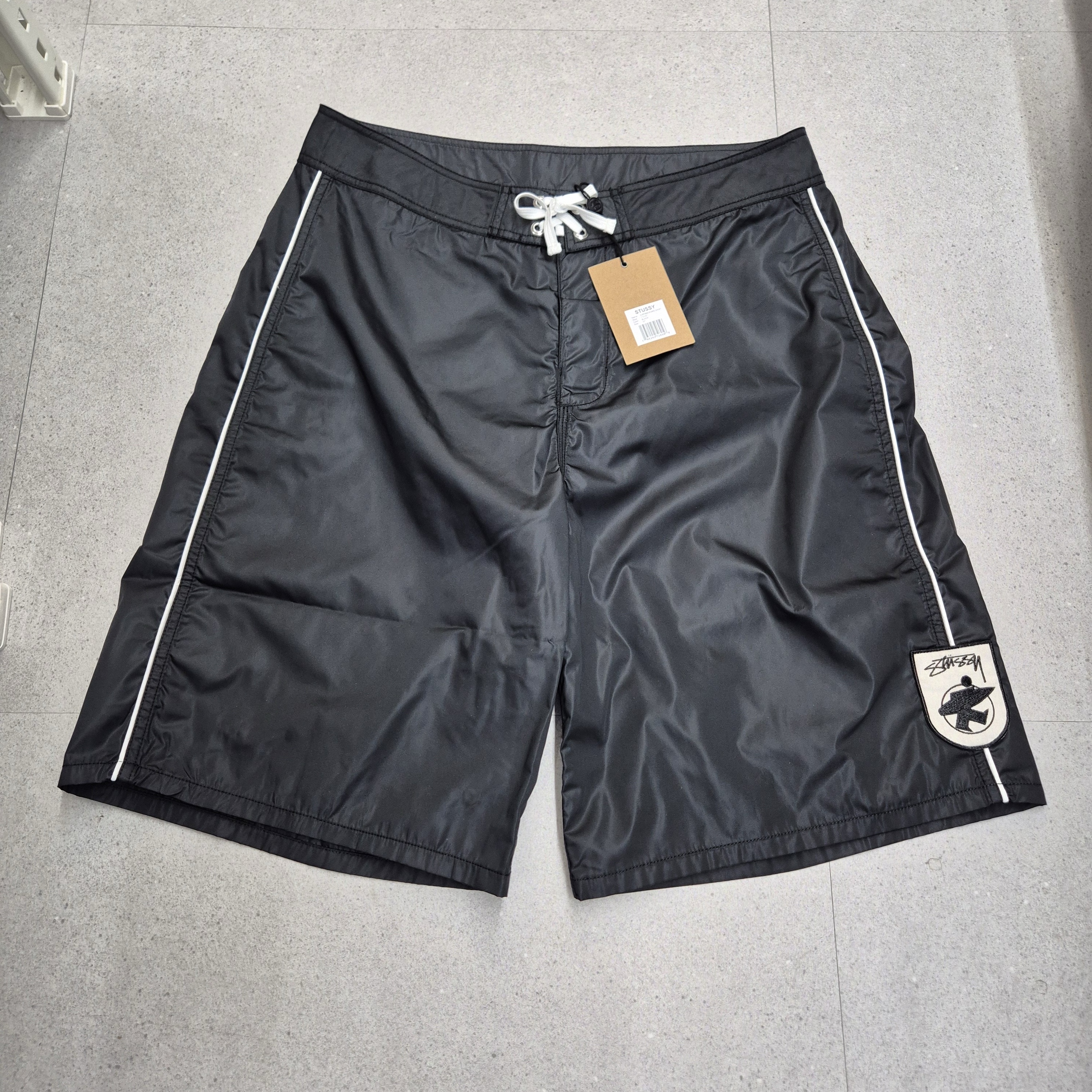 Stussy Surfman Board Shorts Black 착용 스타일 - 2