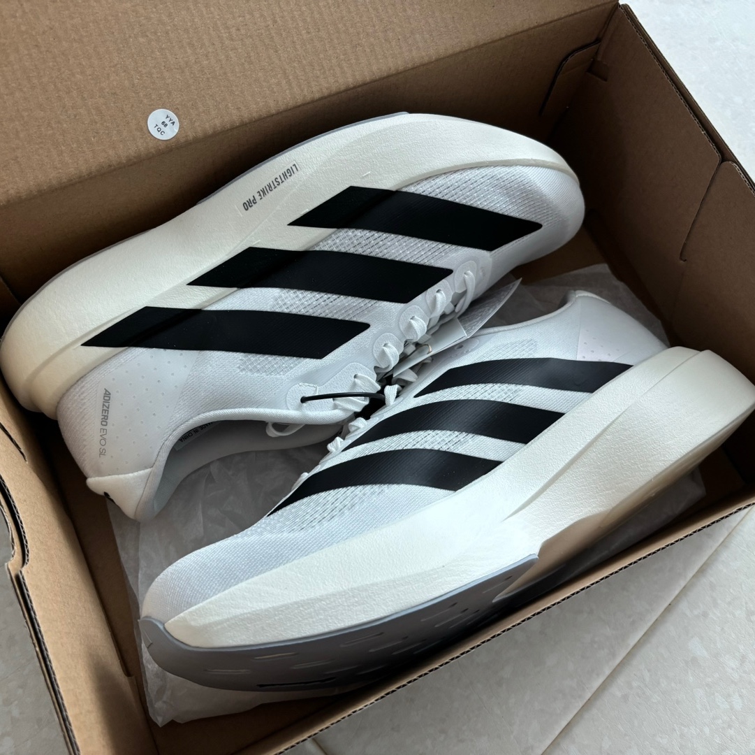 Adidas Adizero EVO SL Cloud White Core Black 착용 스타일