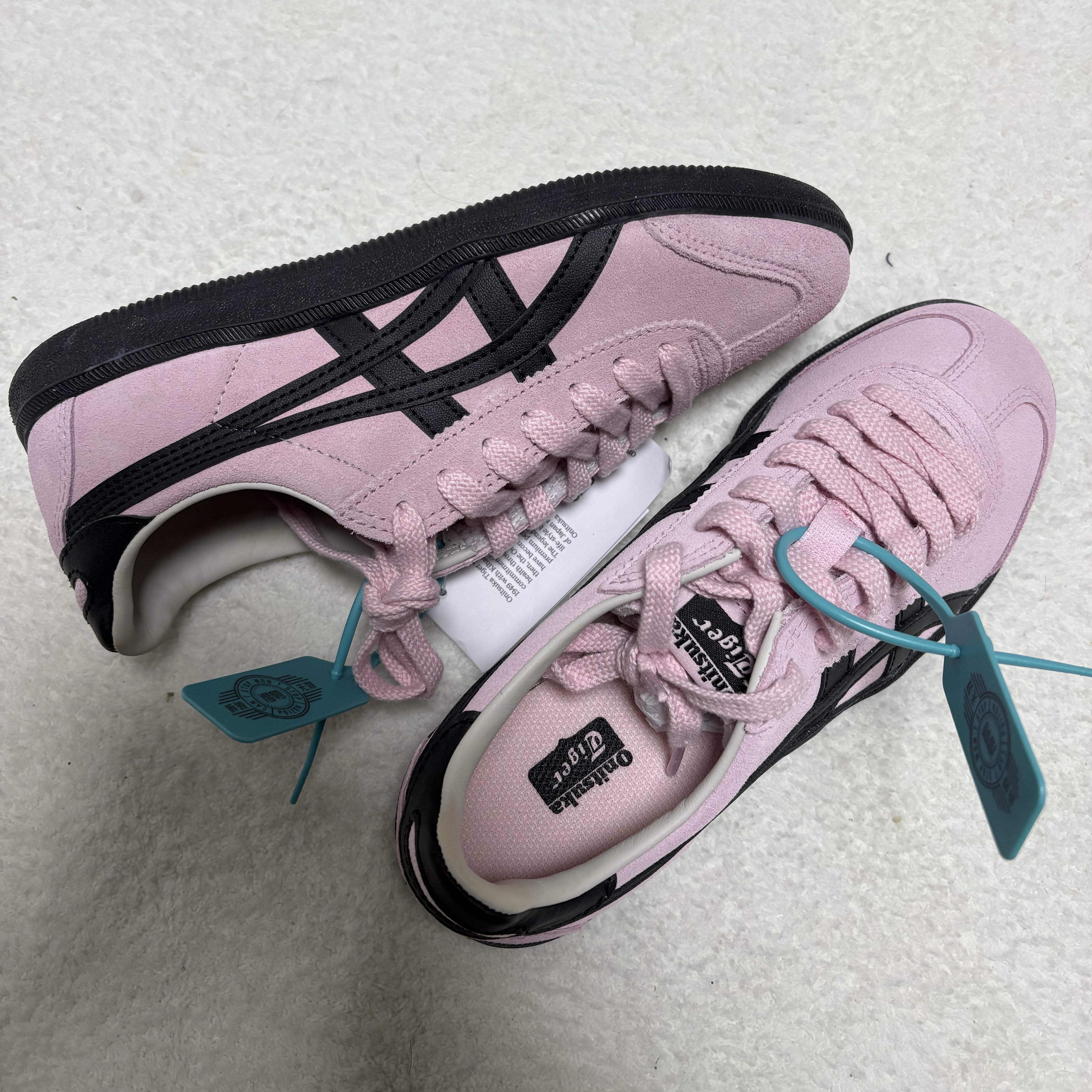 Onitsuka Tiger Tokuten Pink Black 착용 스타일