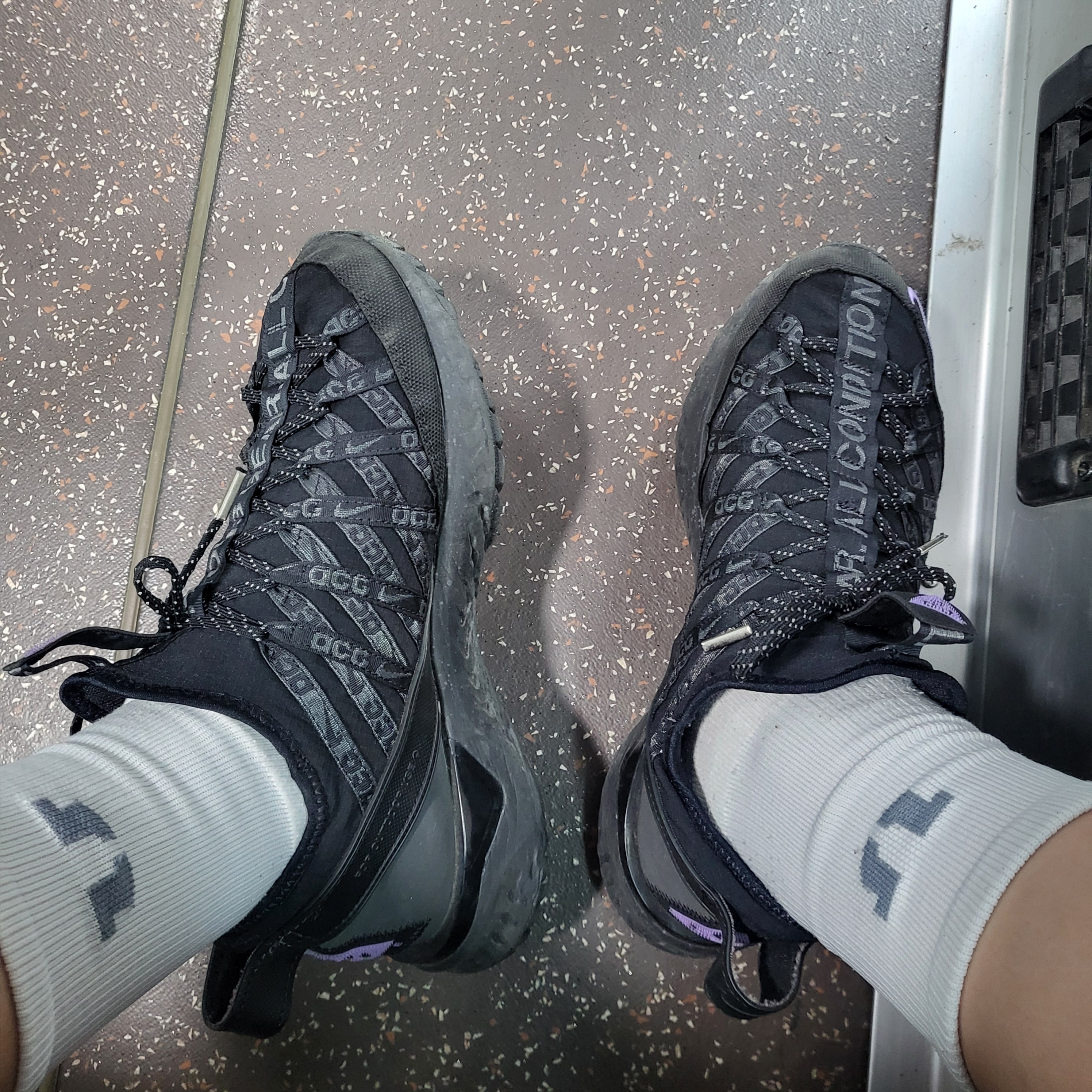 Nike ACG React Terra Gobe Black Space Purple 착용 스타일 - 2
