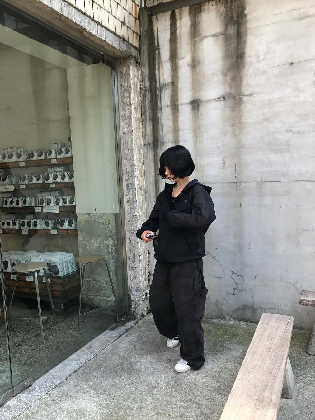 SLOW RECORD HOUSE Unisex Mesh Lightweight Jacket Black 착용 스타일 - 6