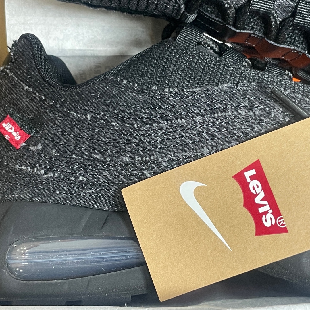 Nike x Levi's Air Max 95 Black 착용 스타일 - 2