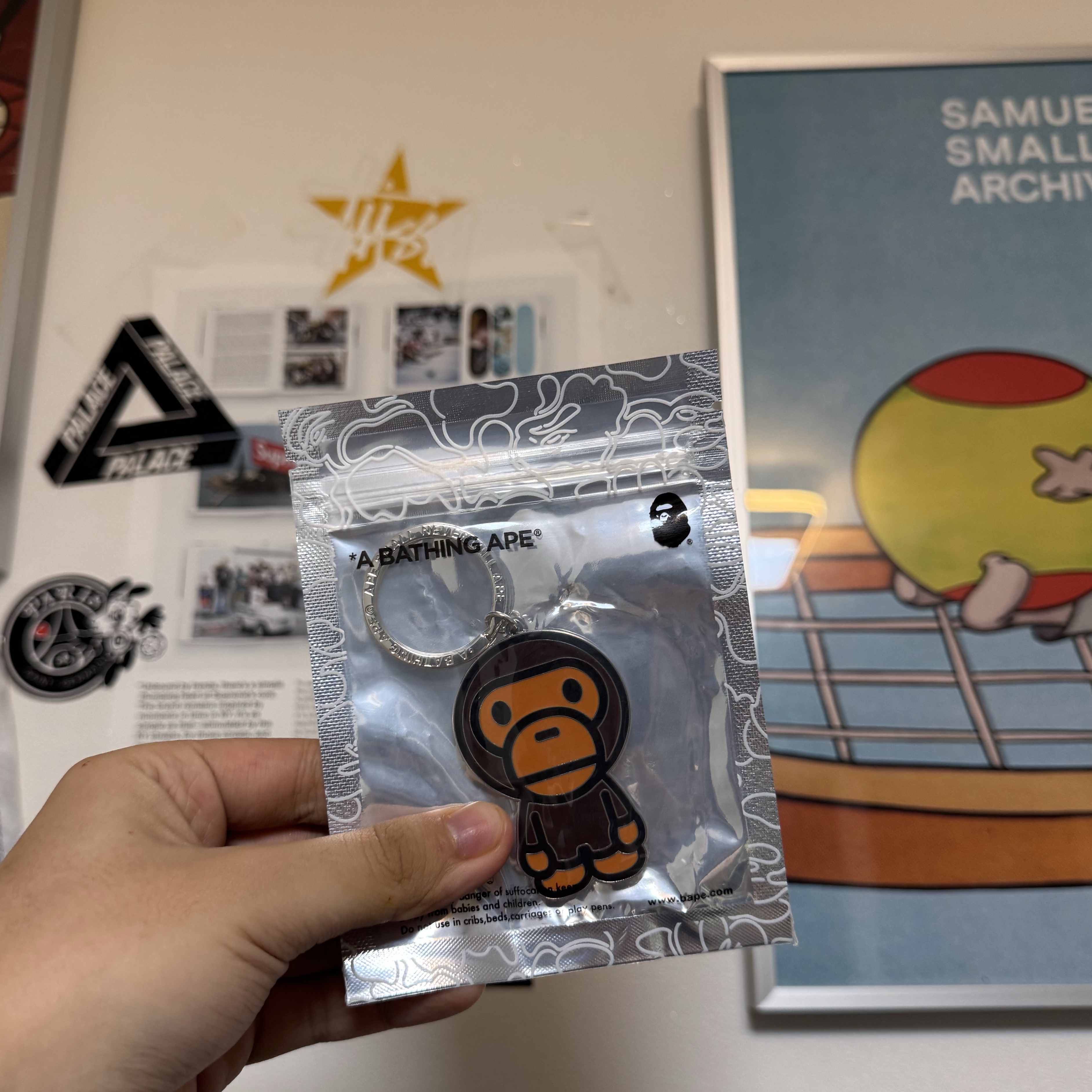 BAPE Baby Milo Metal Keychain Brown 착용 스타일