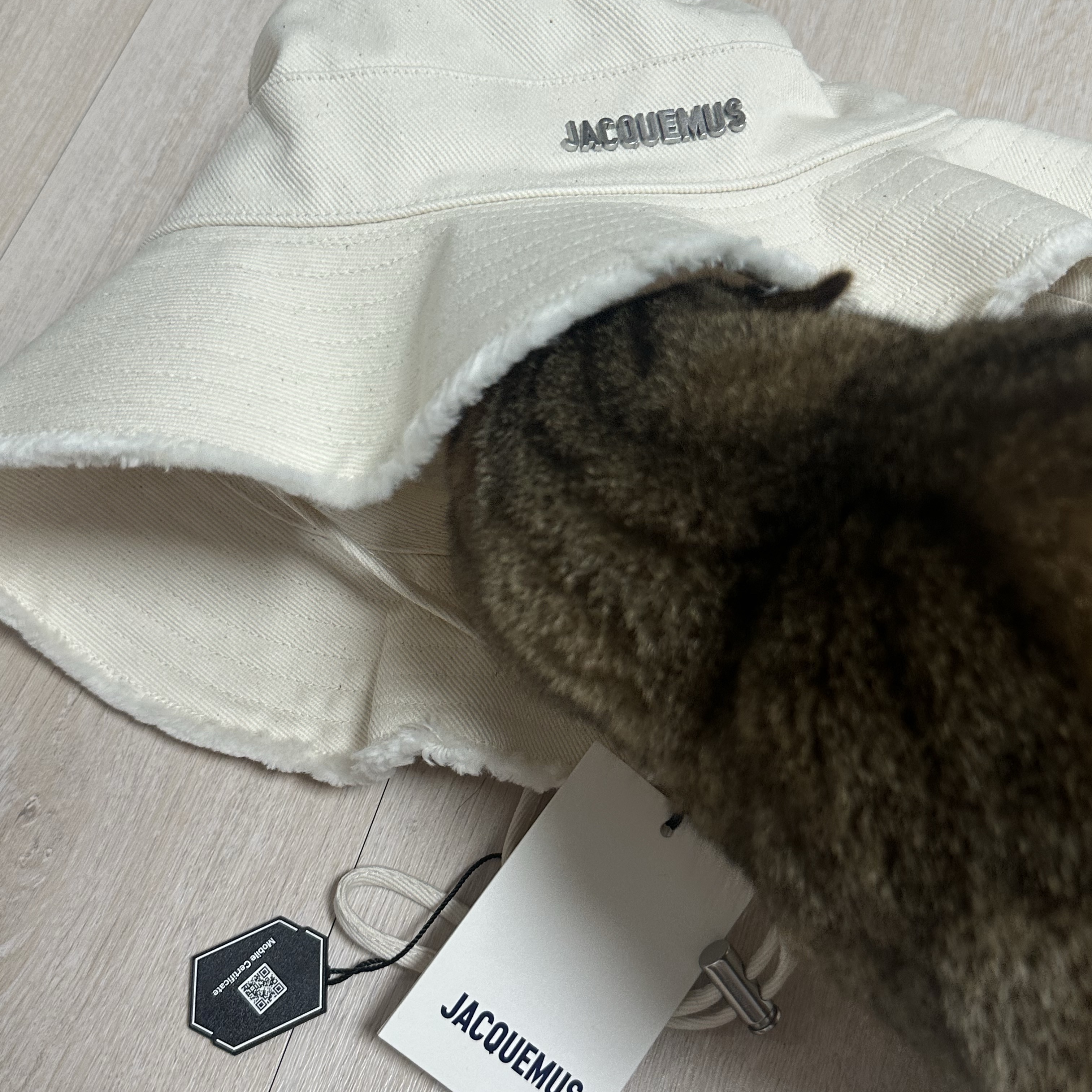 Jacquemus Le Bob Artichaut Bucket Hat Off White 착용 스타일