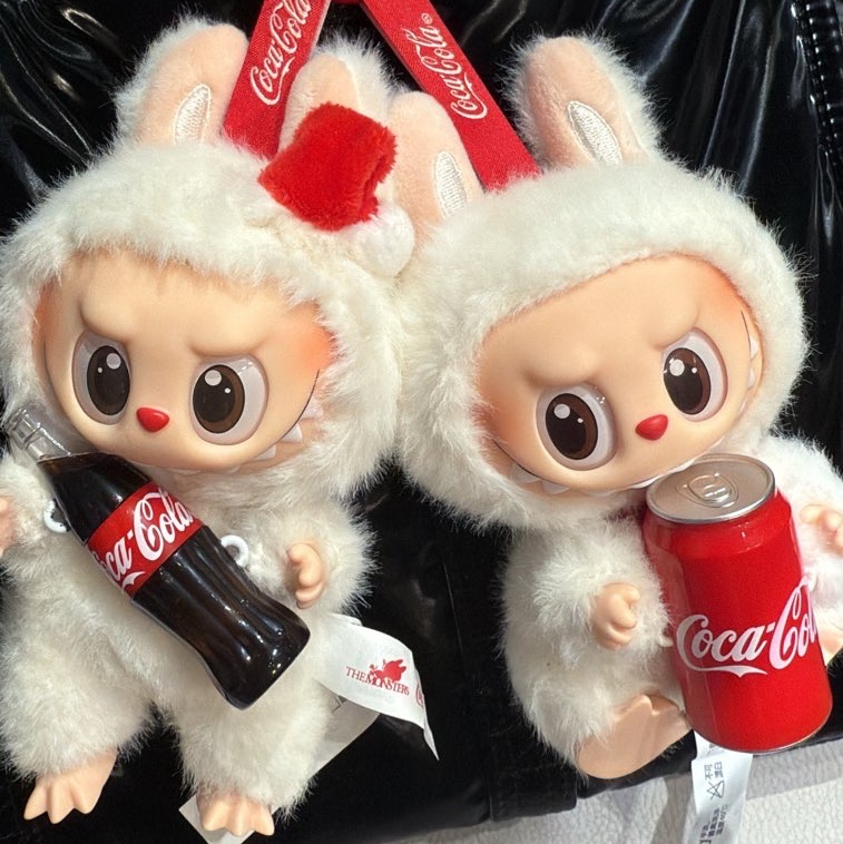 Pop Mart Labubu Coca Cola Series Happy Factor Keyring (Opened Case) 착용 스타일