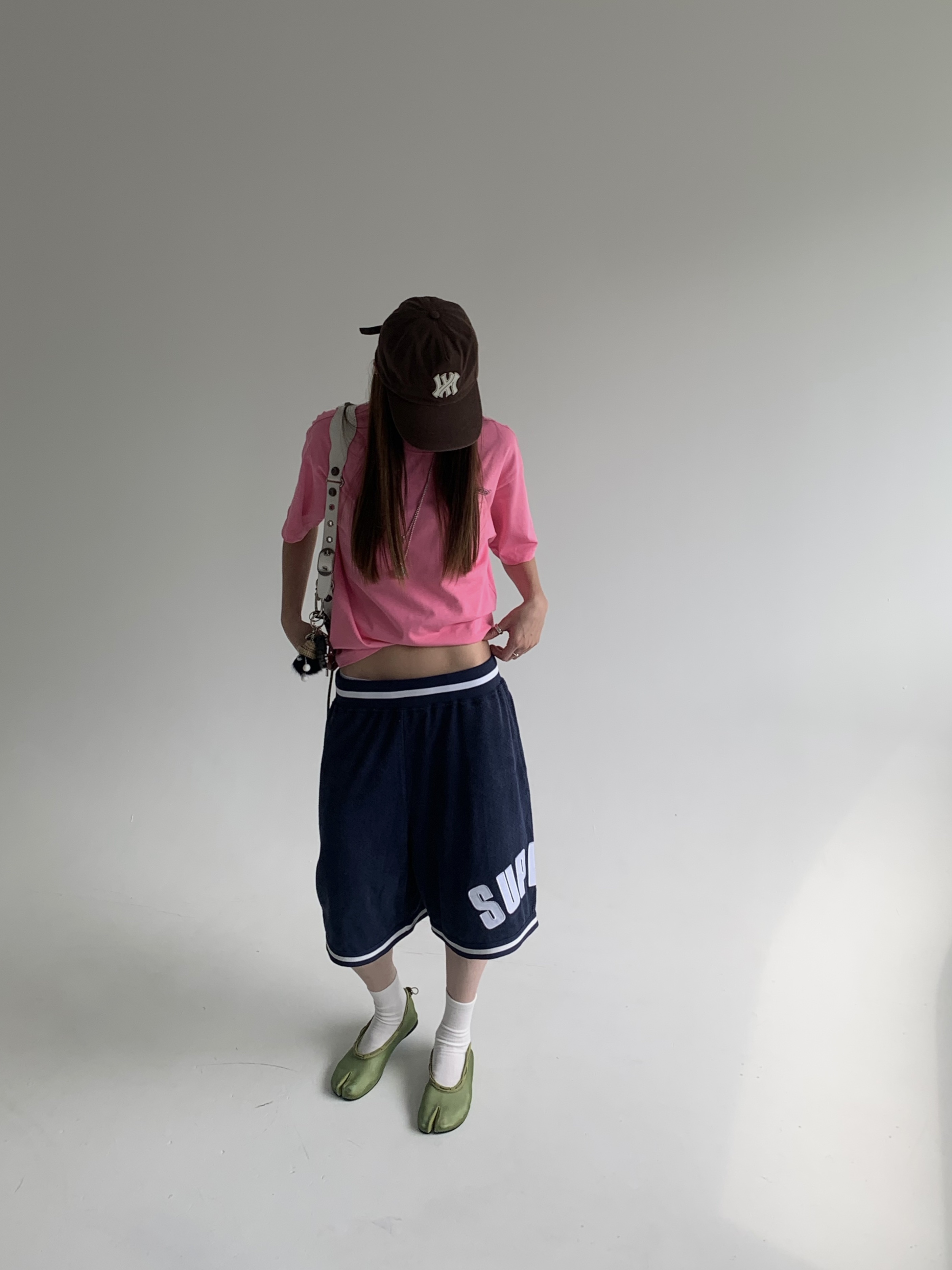 [더블적립]Farfromwhat Far Patch Logo Cap Brown, Supreme Ultrasuede Mesh Short Navy - 24SS 착용 스타일 - 1
