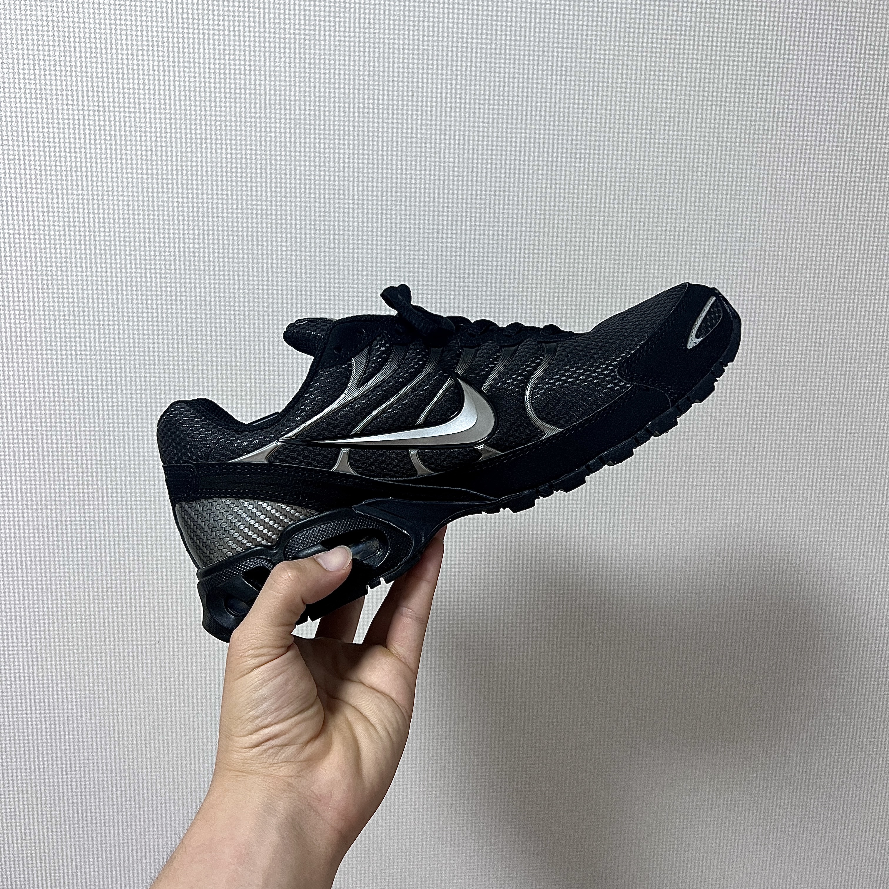 Nike Air Max Torch 4 Anthracite Metallic Silver 착용 스타일