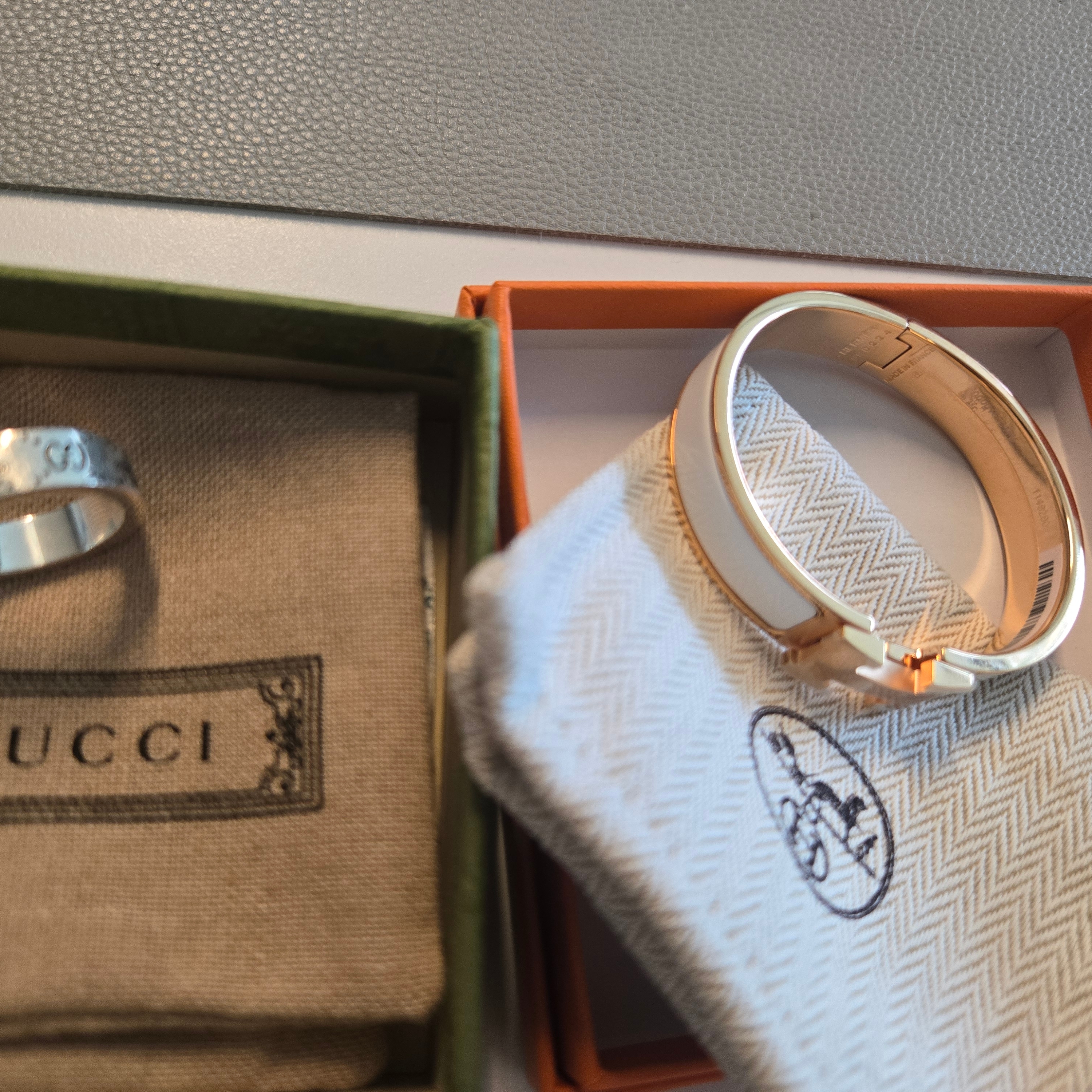 Gucci Double G Bee Engraved Ring Silver 착용 스타일 - 3