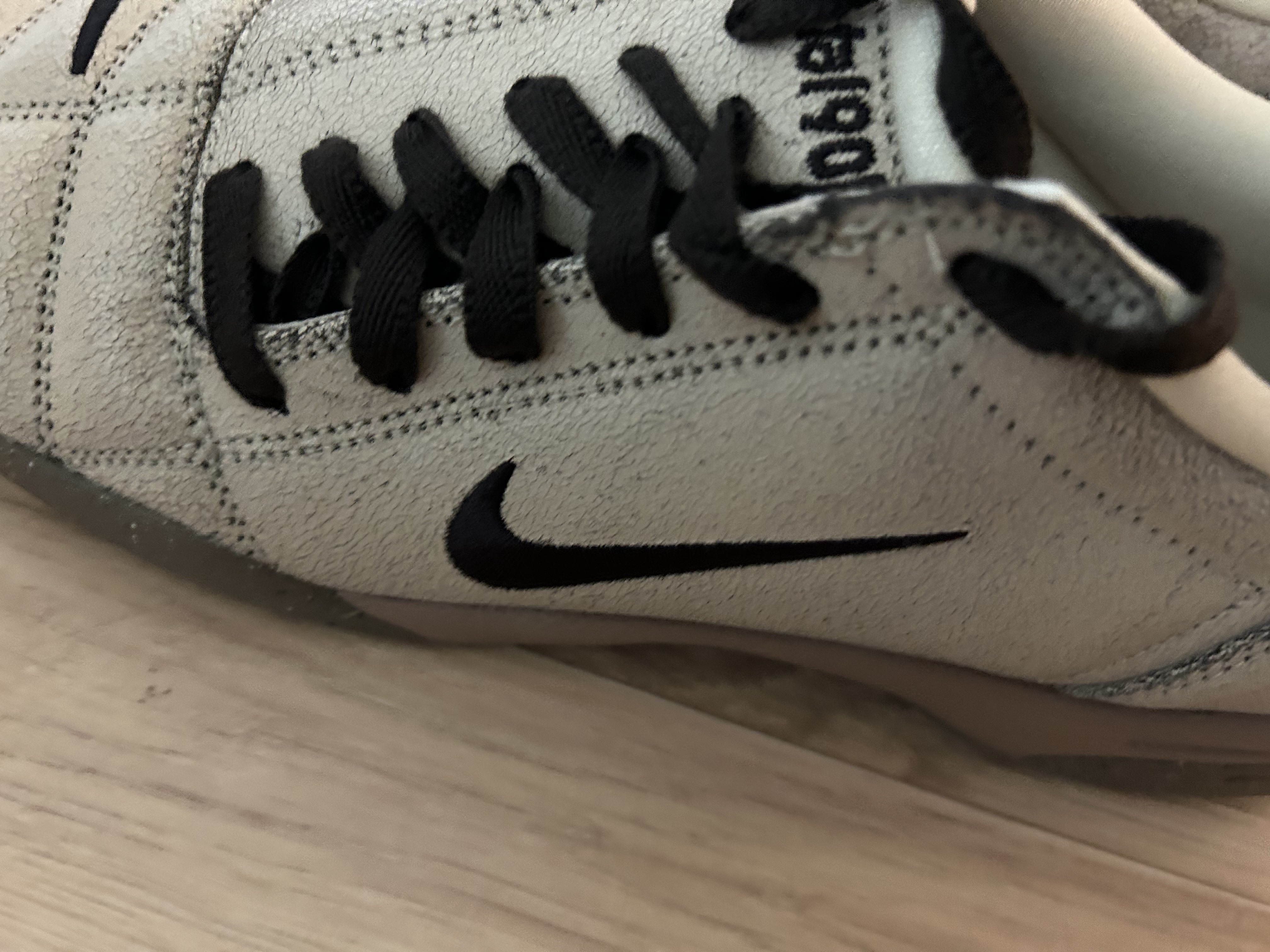 Nike Total 90 III SP Pearl White and Gum Dark Brown 착용 스타일