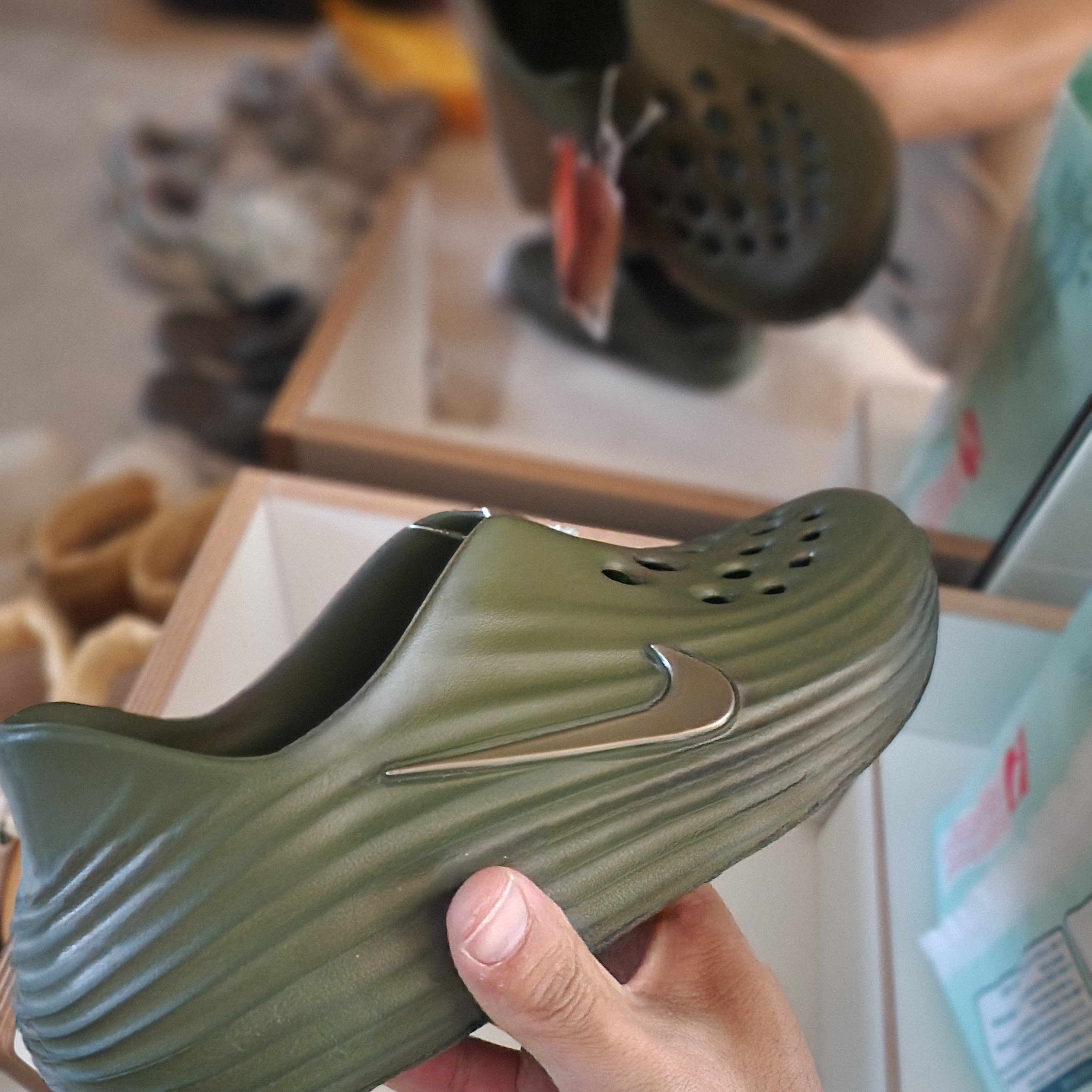 Nike ReactX Rejuven8 Medium Olive 착용 스타일 - 1