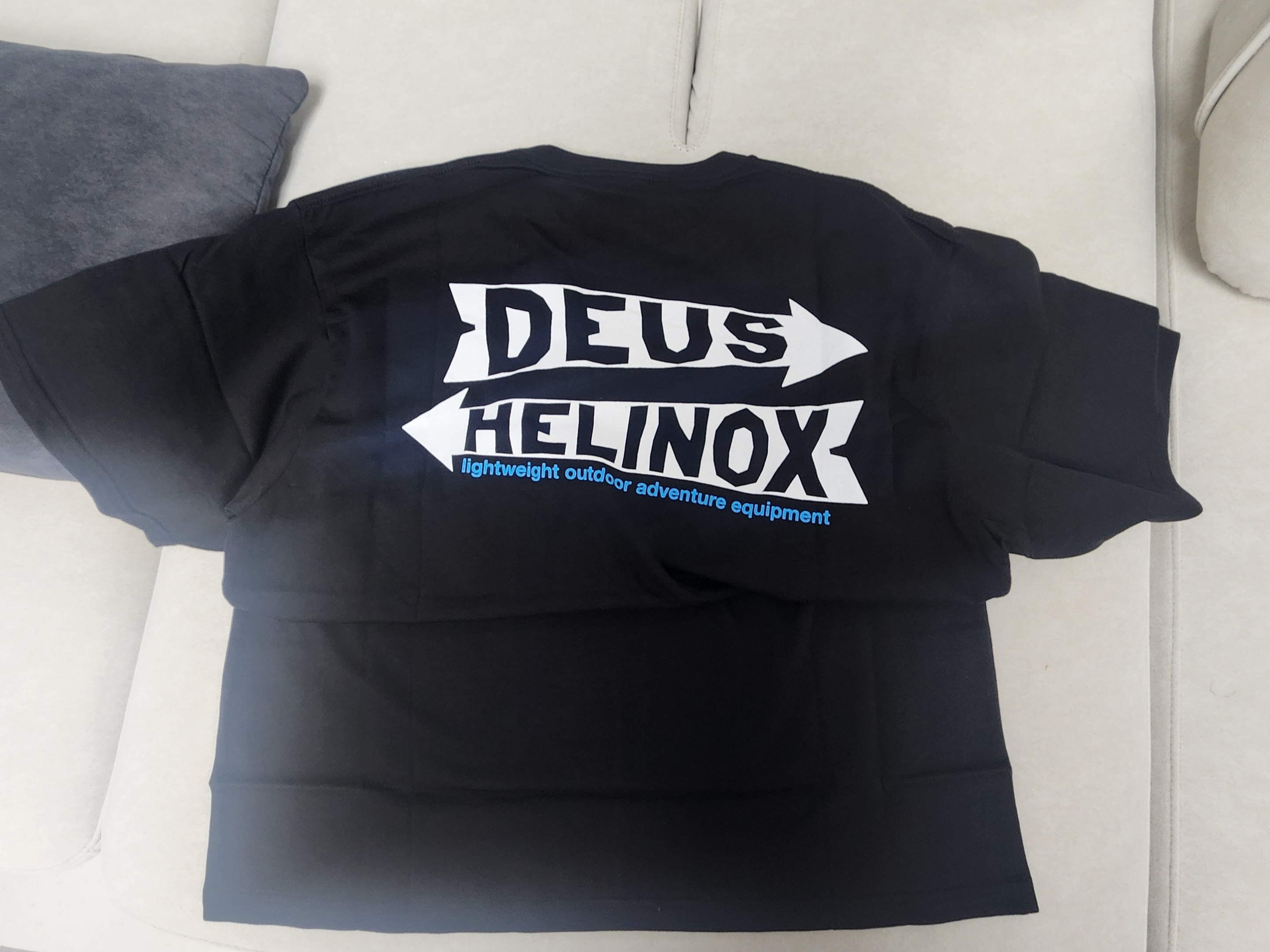 Helinox x Deus Ex Machina T-Shirt Black 착용 스타일 - 1