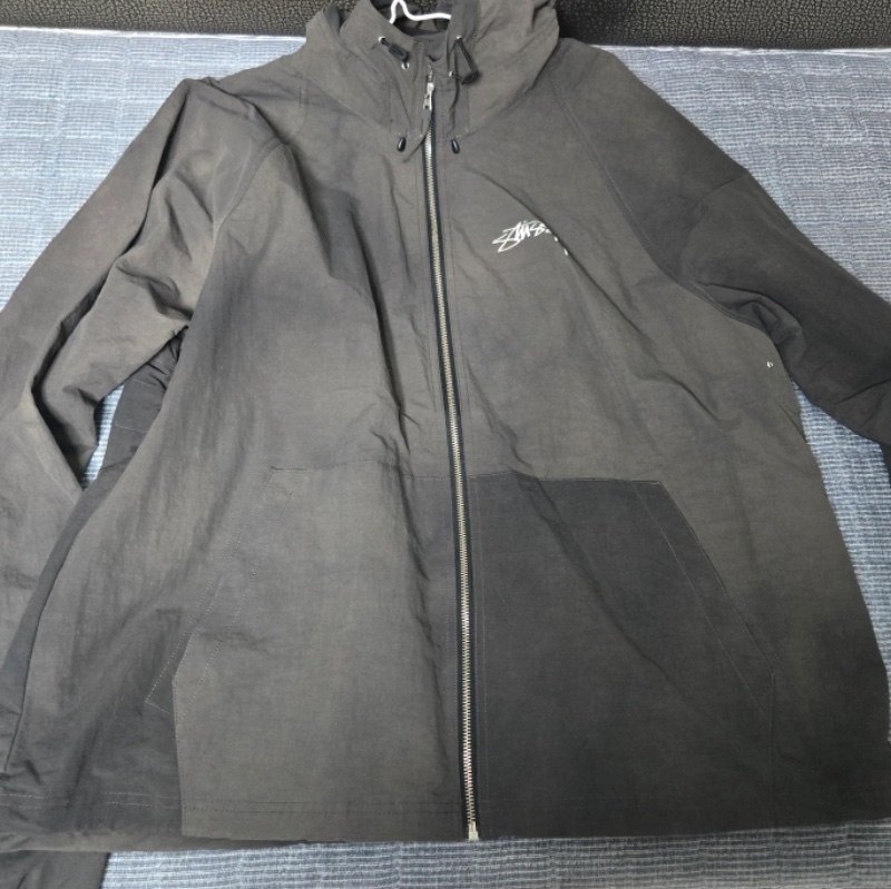 Stussy Wave Dye Beach Shell Jacket Black 착용 스타일
