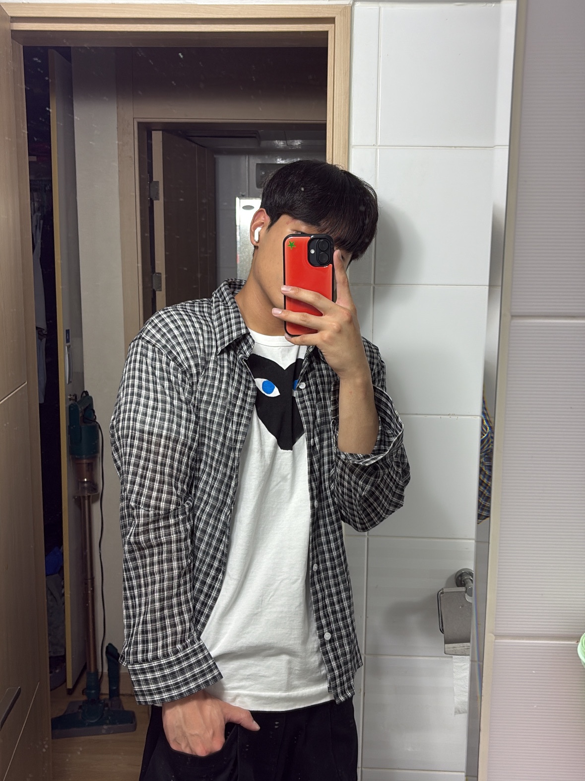 Play Comme des Garcons Black Heart Blue Eyes T-Shirt White 착용 스타일