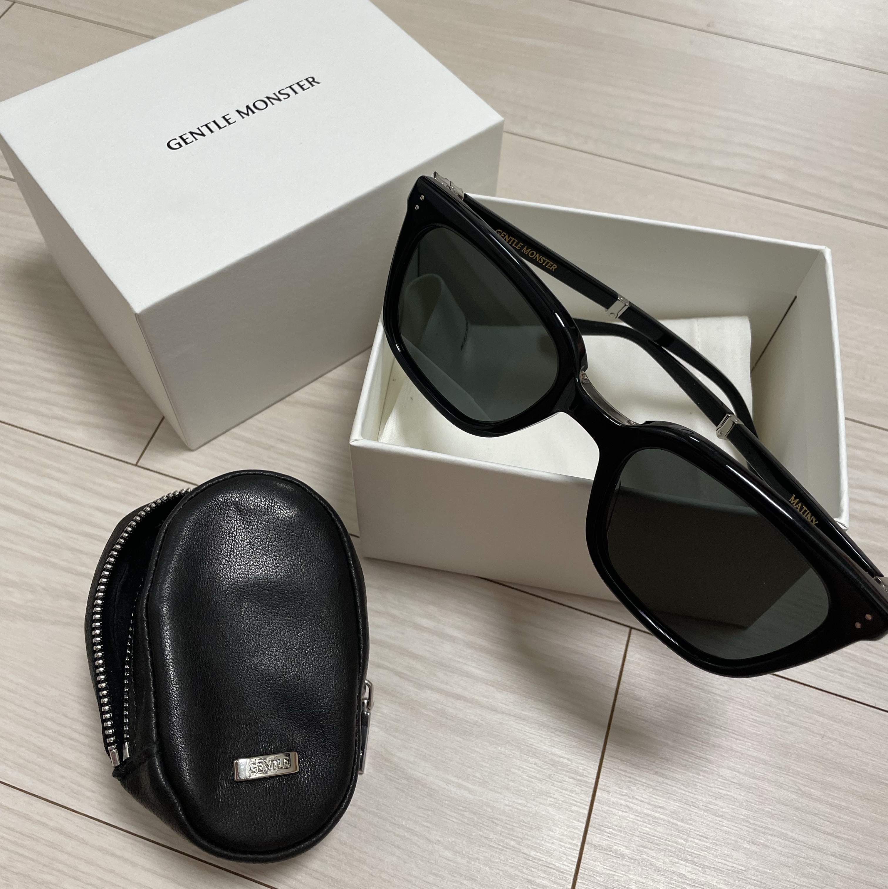 Gentle Monster Matiny 01 Black Black 착용 스타일 - 1