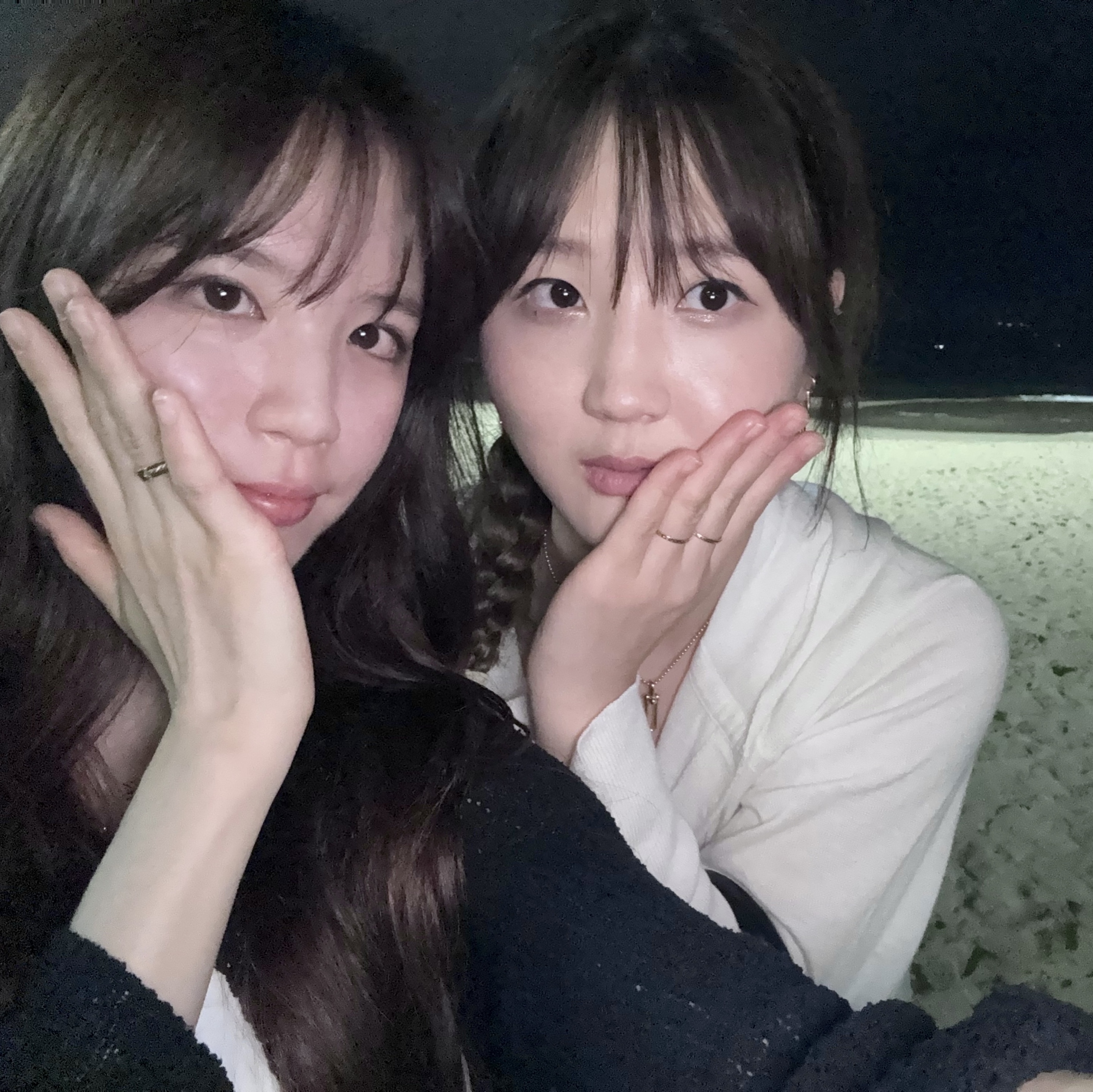 Longchamp Le Pliage Green Handle Pouch Black, Jellycat Bashful Bunny Bag Charm Beige 착용 스타일 - 2