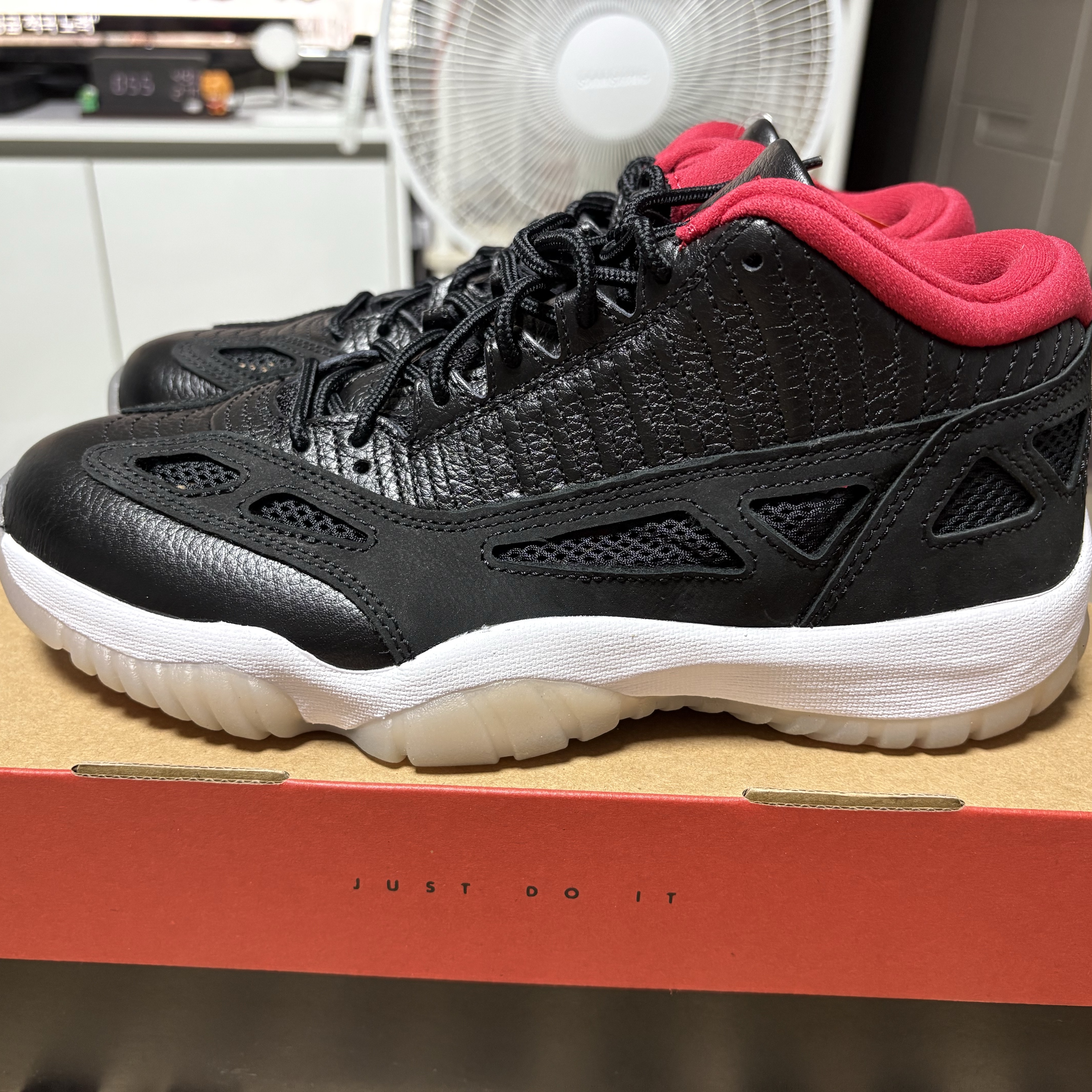 Jordan 11 Retro Low IE Bred 2021 착용 스타일 - 1