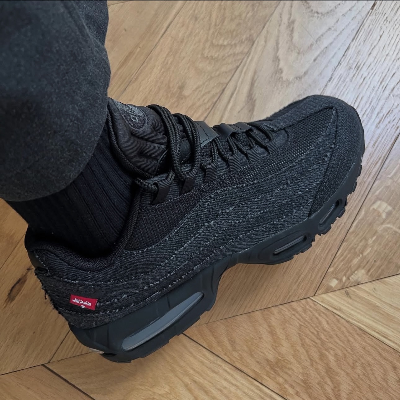 Nike x Levi's Air Max 95 Black 착용 스타일 - 3