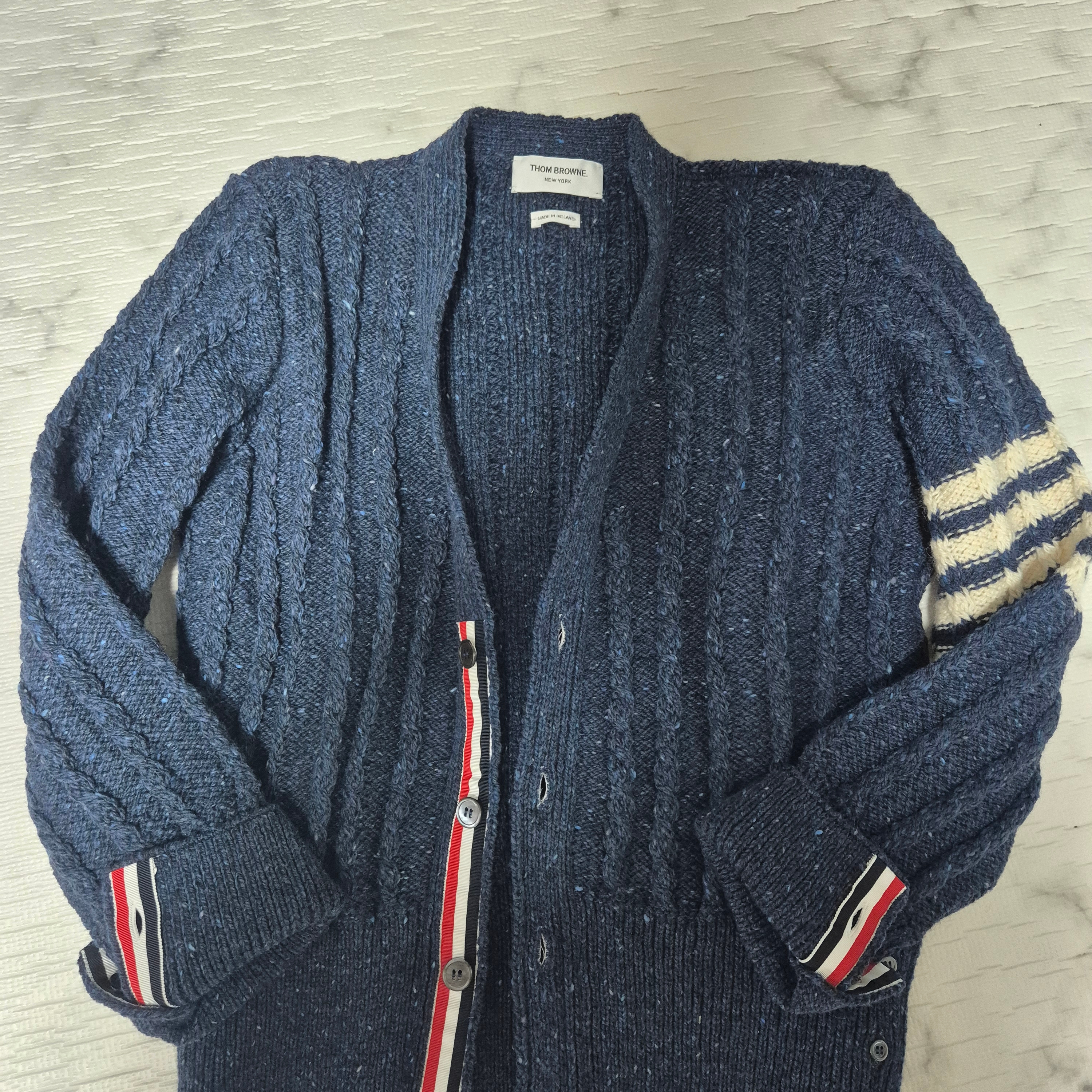 Thom Browne Donegal Twist Cable 4-Bar Classic V-Neck Cardigan Blue 착용 스타일