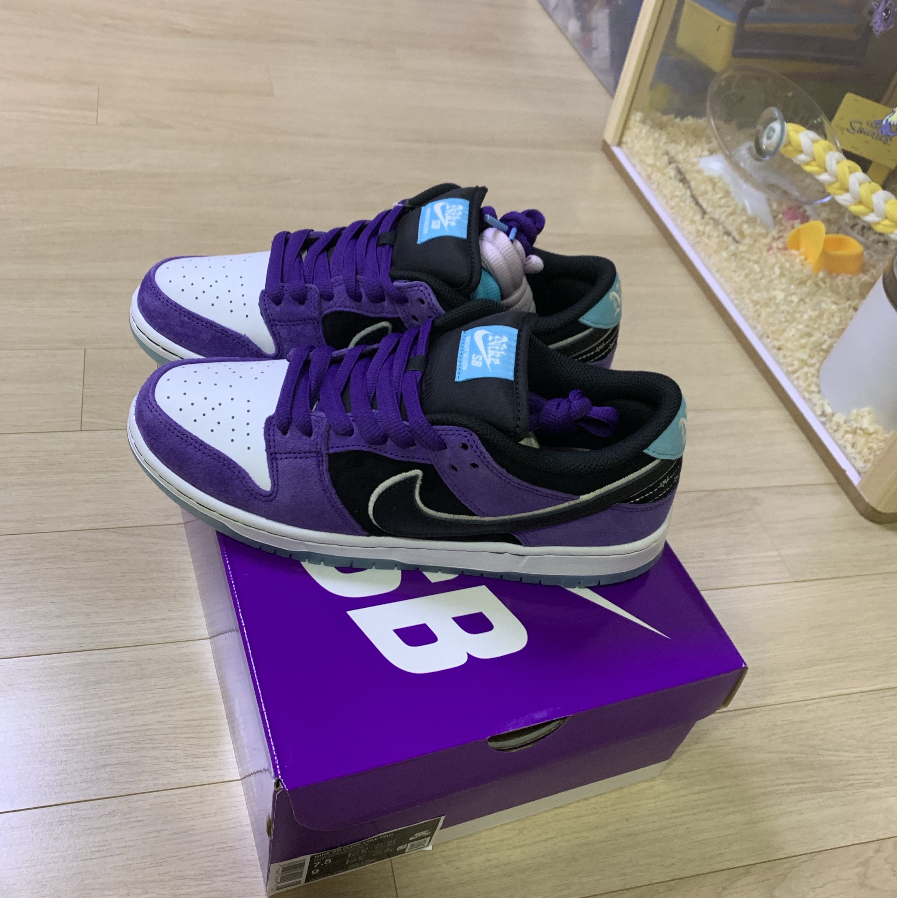 Nike x Hayley Wilson SB Dunk Low Pro Black and Court Purple 착용 스타일 - 2